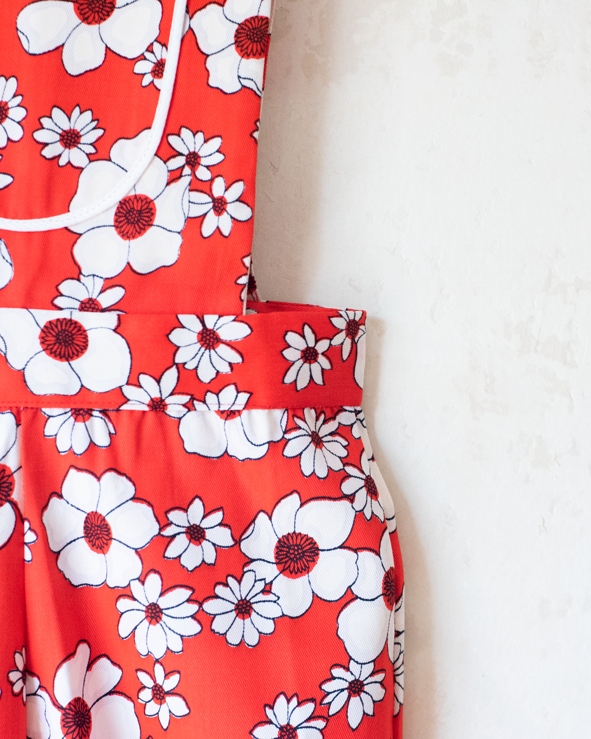Red floral jumpsuit from the 70s | Dead stock | 7-8 years 