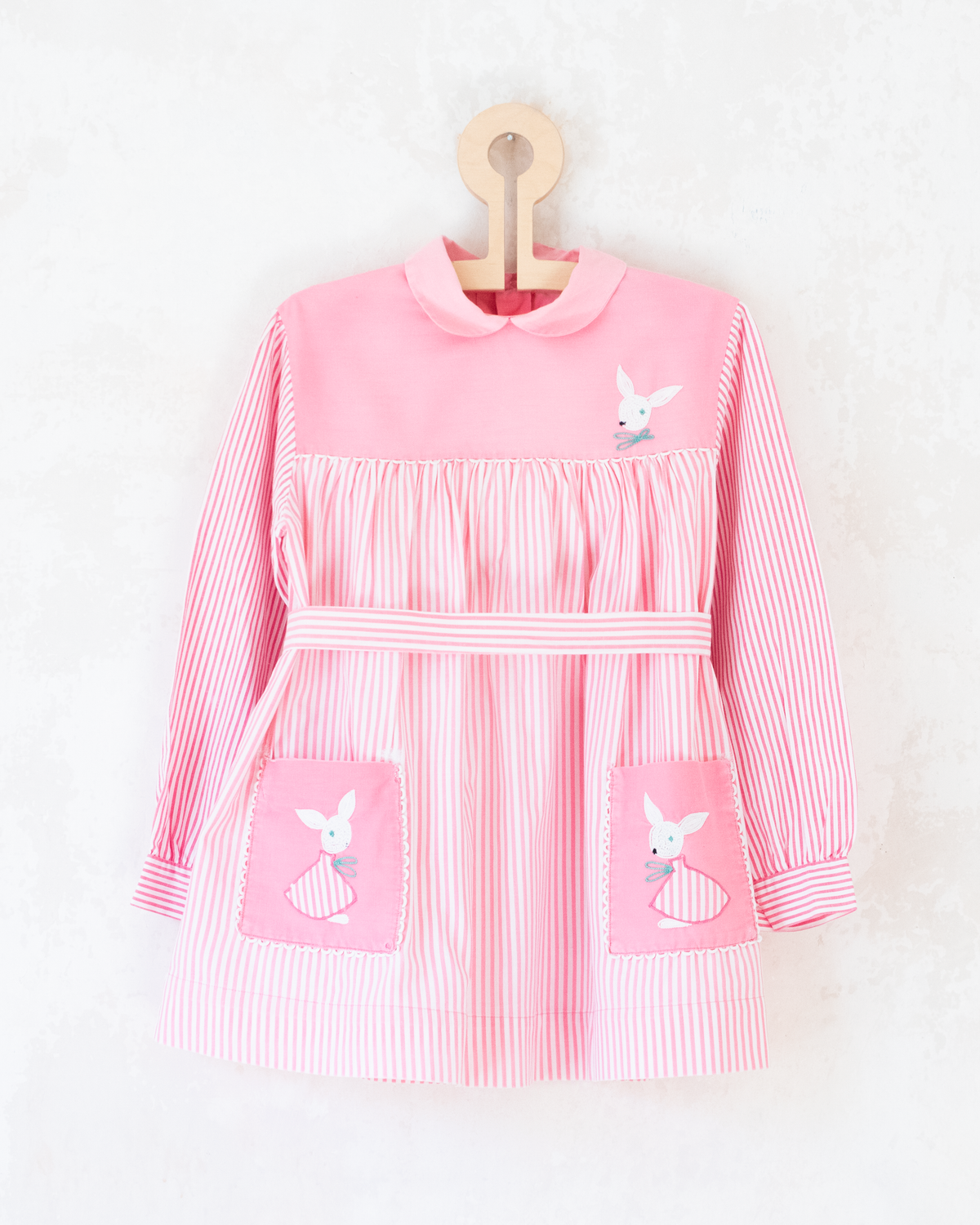 Pink tunic from the 50s with embroidered rabbits | 5-6 years