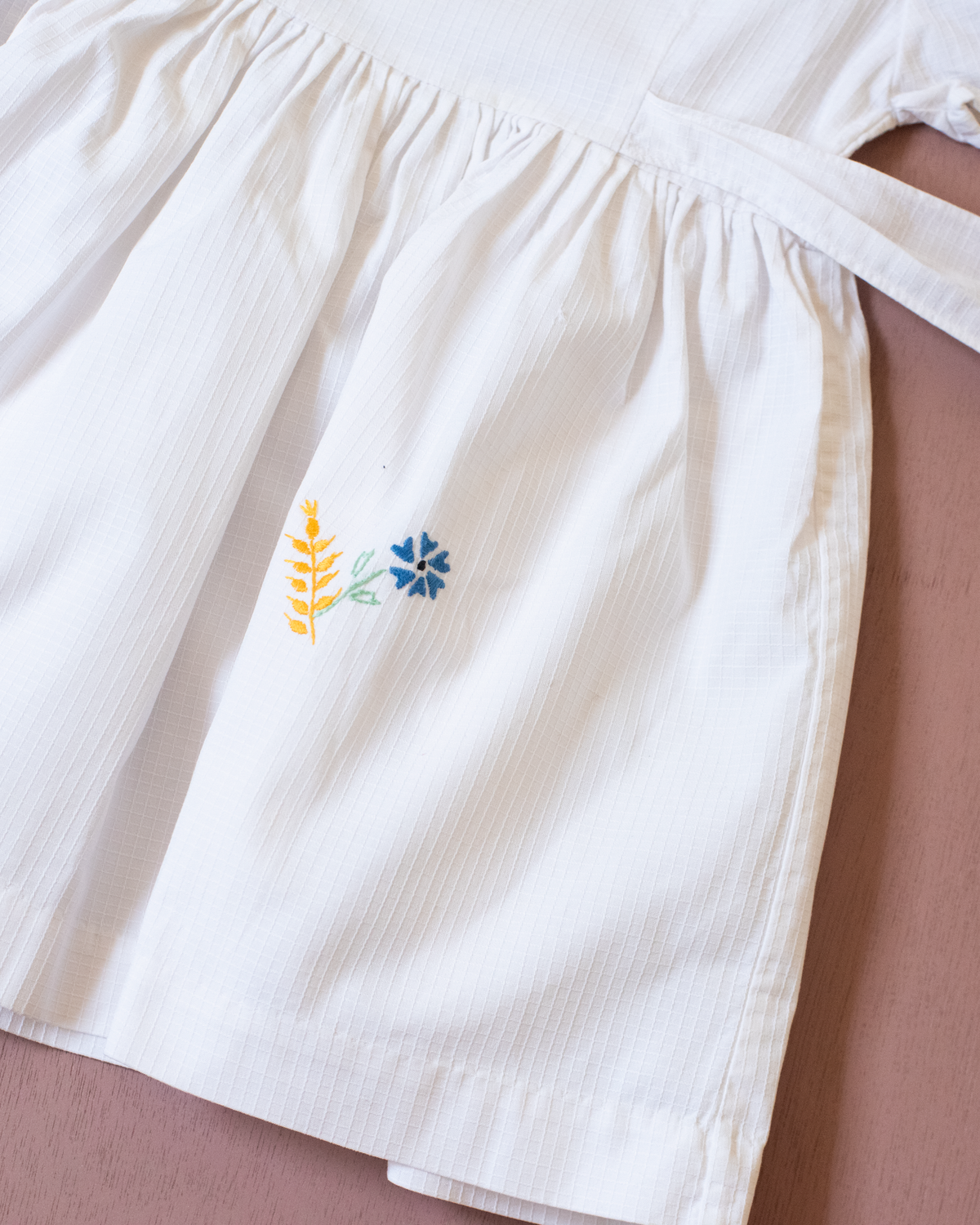 White dress with flower and cornflower embroidery | 12-18 months