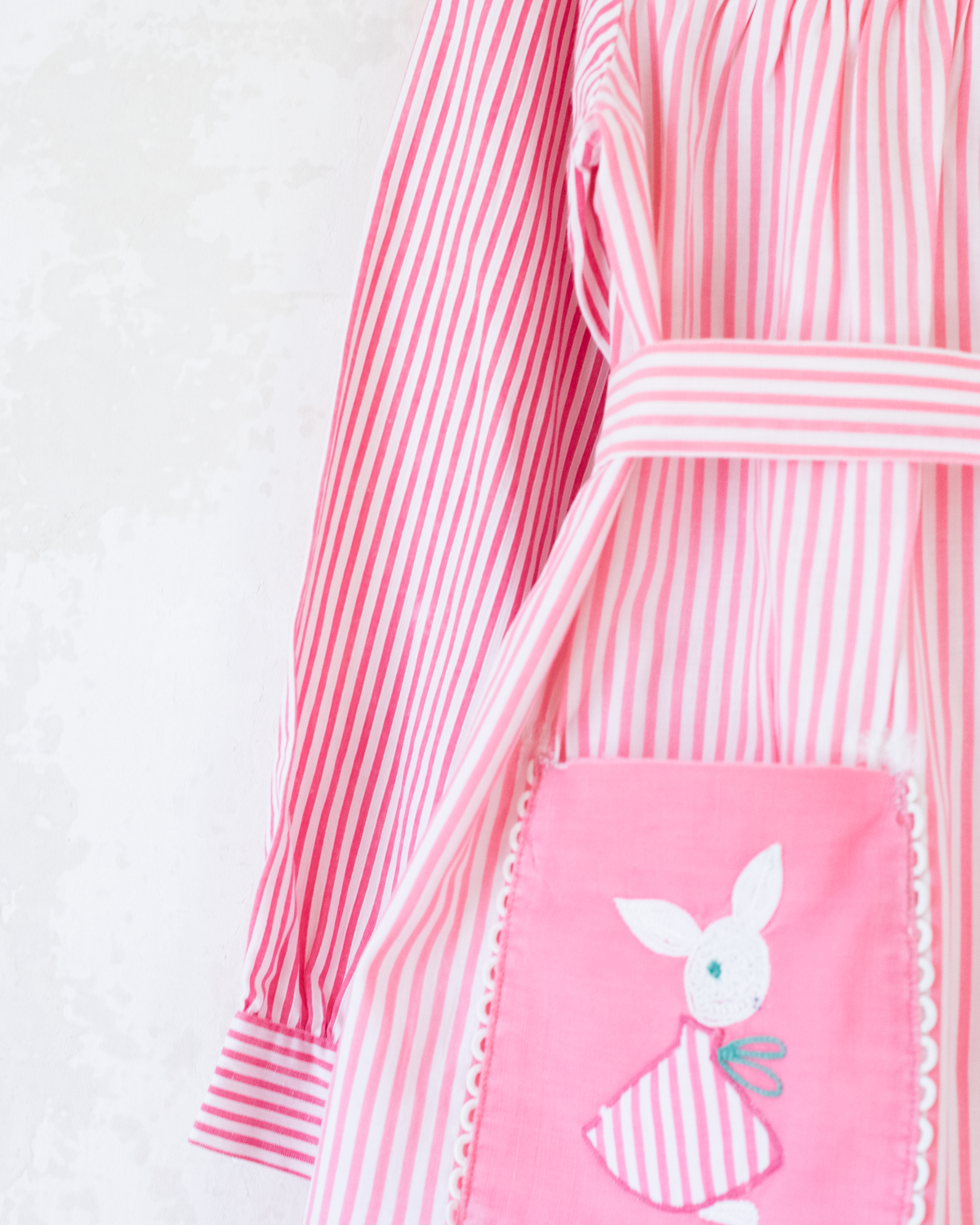Pink tunic from the 50s with embroidered rabbits | 5-6 years