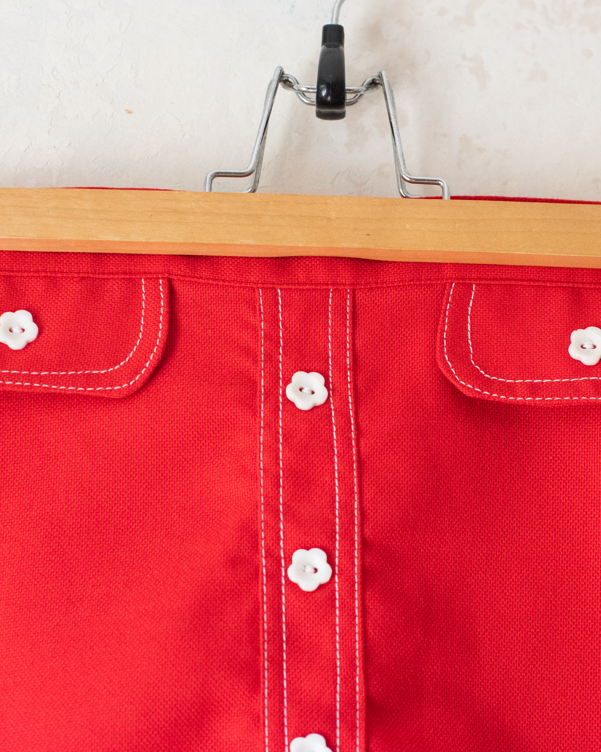 Red Seventies skirt with flower buttons | 8-9 years 