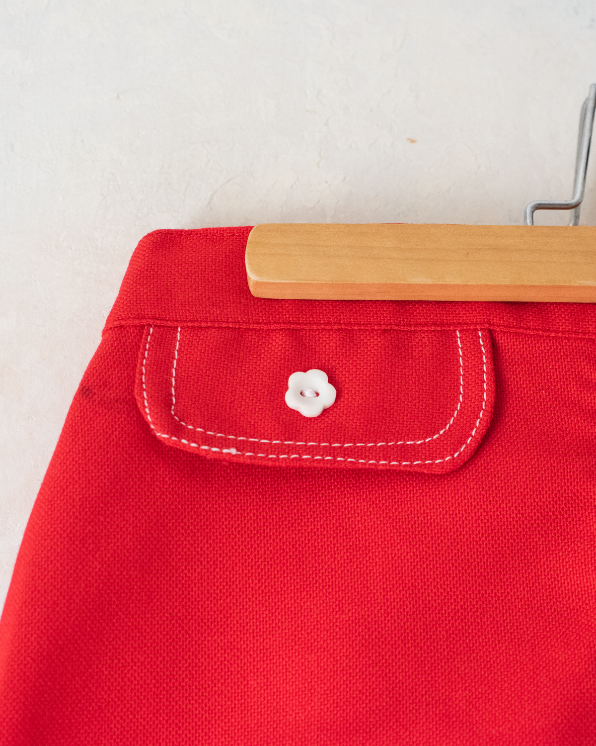 Red Seventies skirt with flower buttons | 8-9 years 