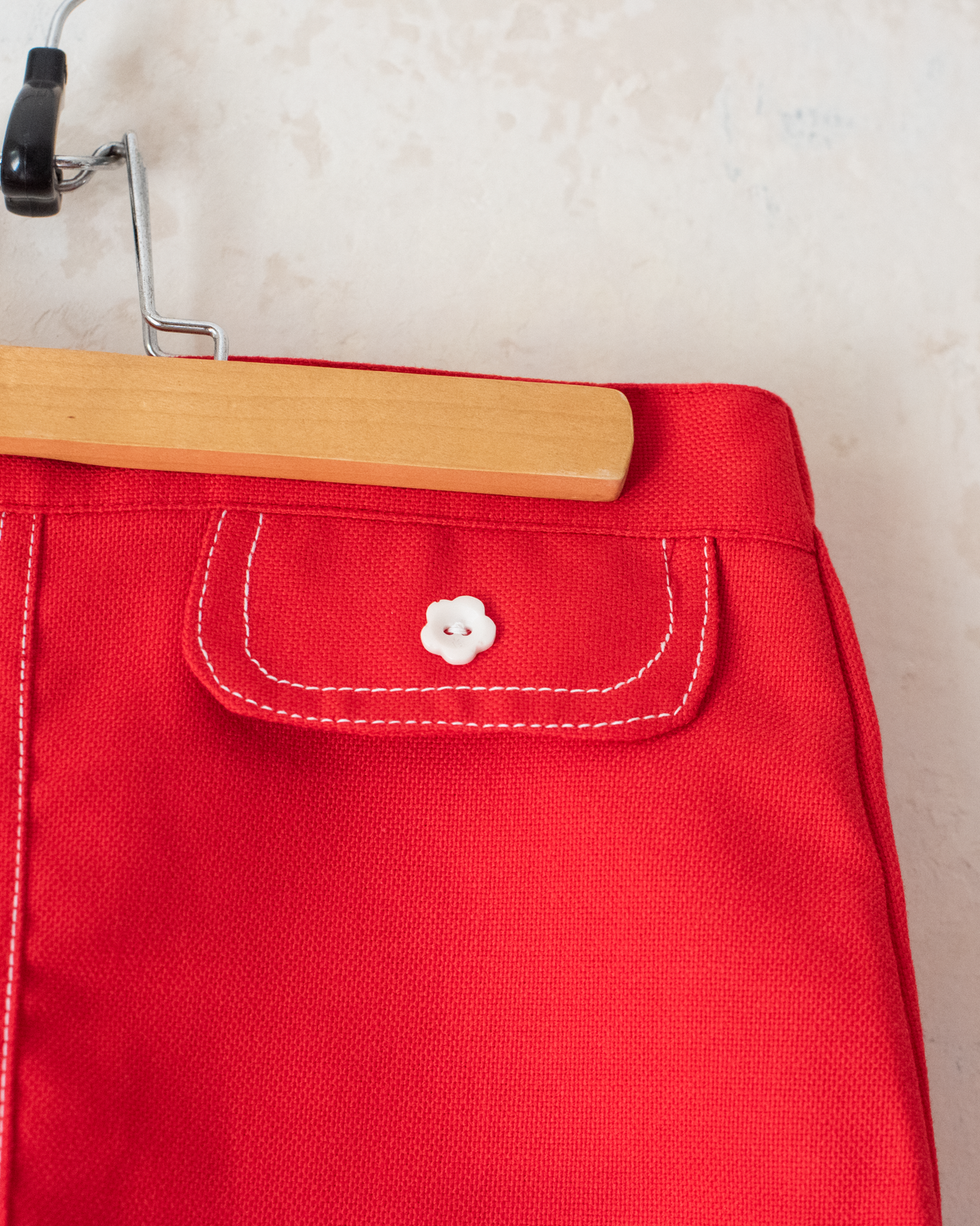 Red Seventies skirt with flower buttons | 8-9 years 