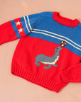סוודר צמר אדום וכחול עם כלב ים | 5-6 שנים