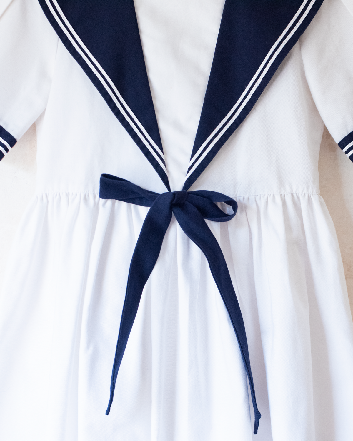 White sailor dress with blue collar and bow tie | 6-7 years