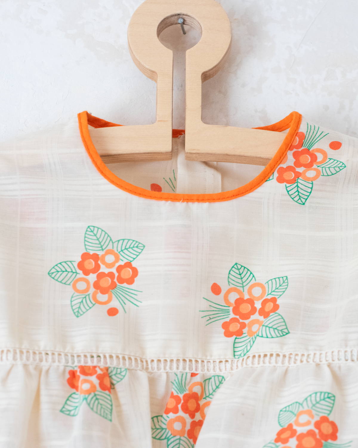Cream blouse with flowers and lace | French deadstock | 11-12 years