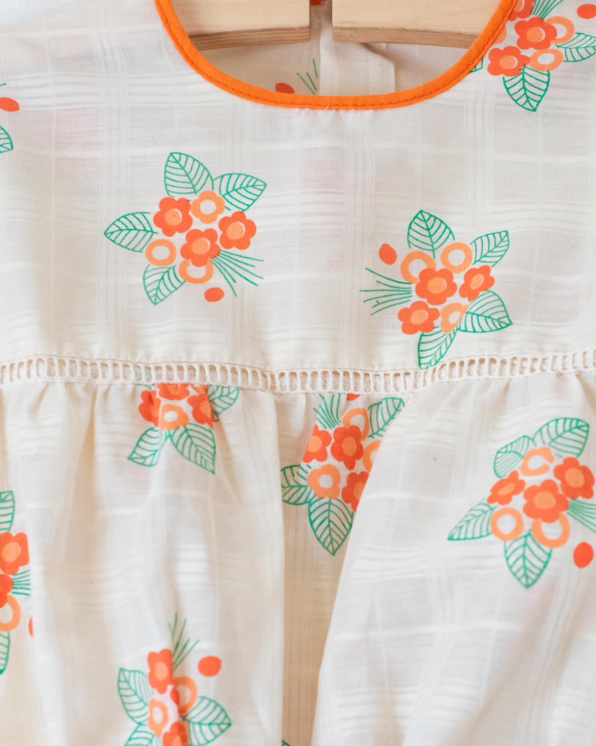 Cream blouse with flowers and lace | French deadstock | 11-12 years