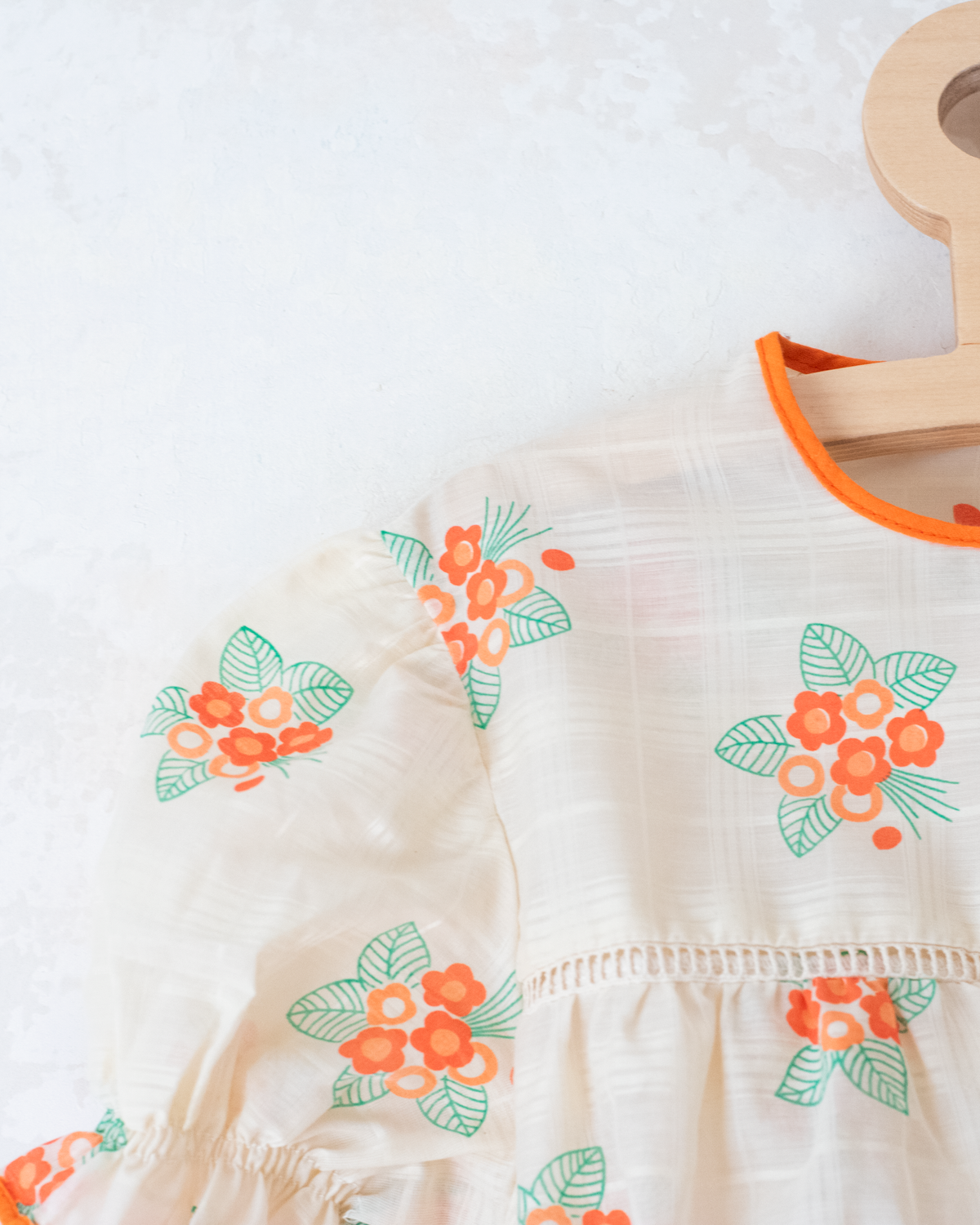 Cream blouse with flowers and lace | French deadstock | 11-12 years