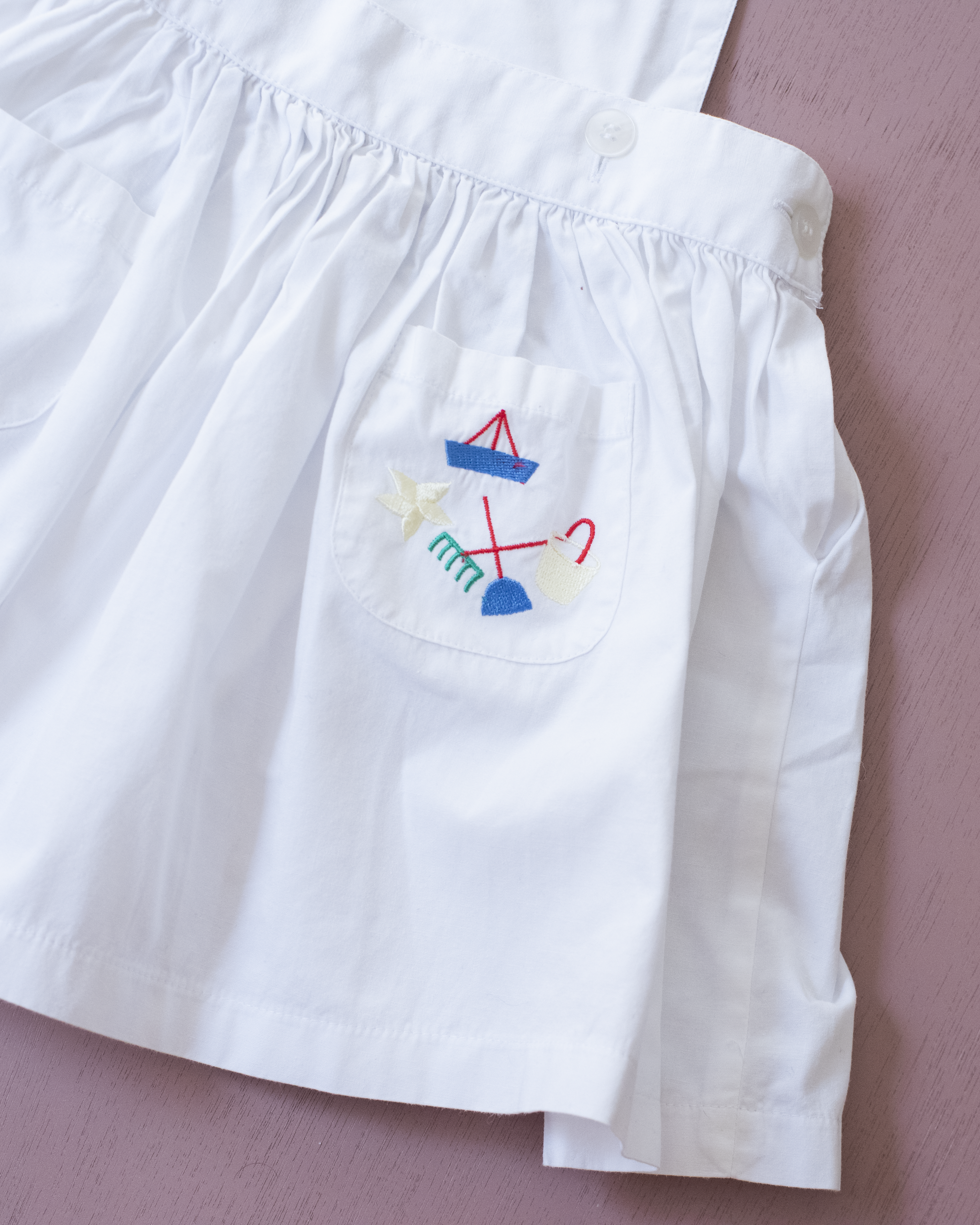 שמלה לבנה עם רקמות קיץ צבעוניות | 18-24 חודשים