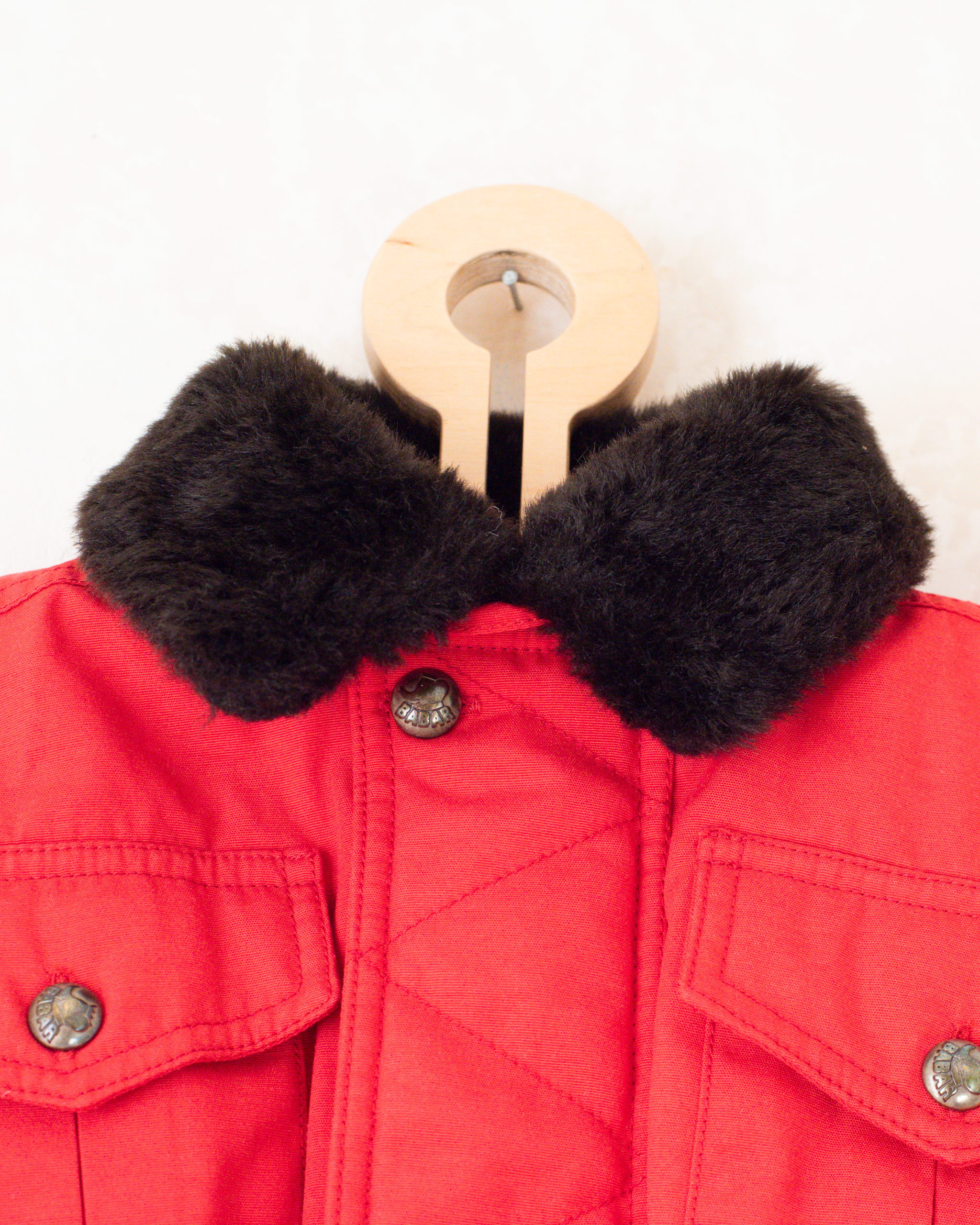 חרמונית אדומה עם רקמות של המלך בבר | 12-18 חודשים