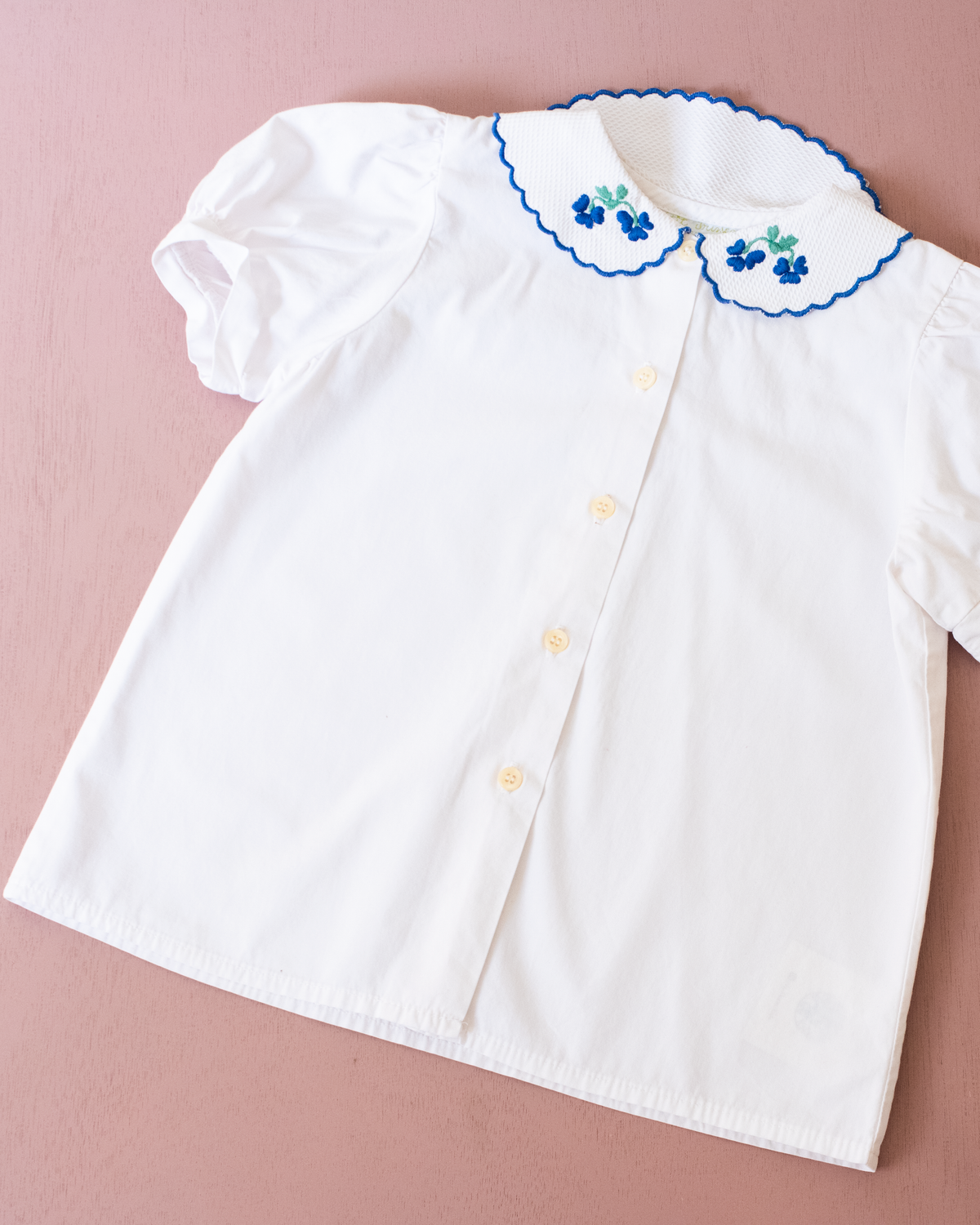 White button-down shirt with embroidered collar | 5-6 years