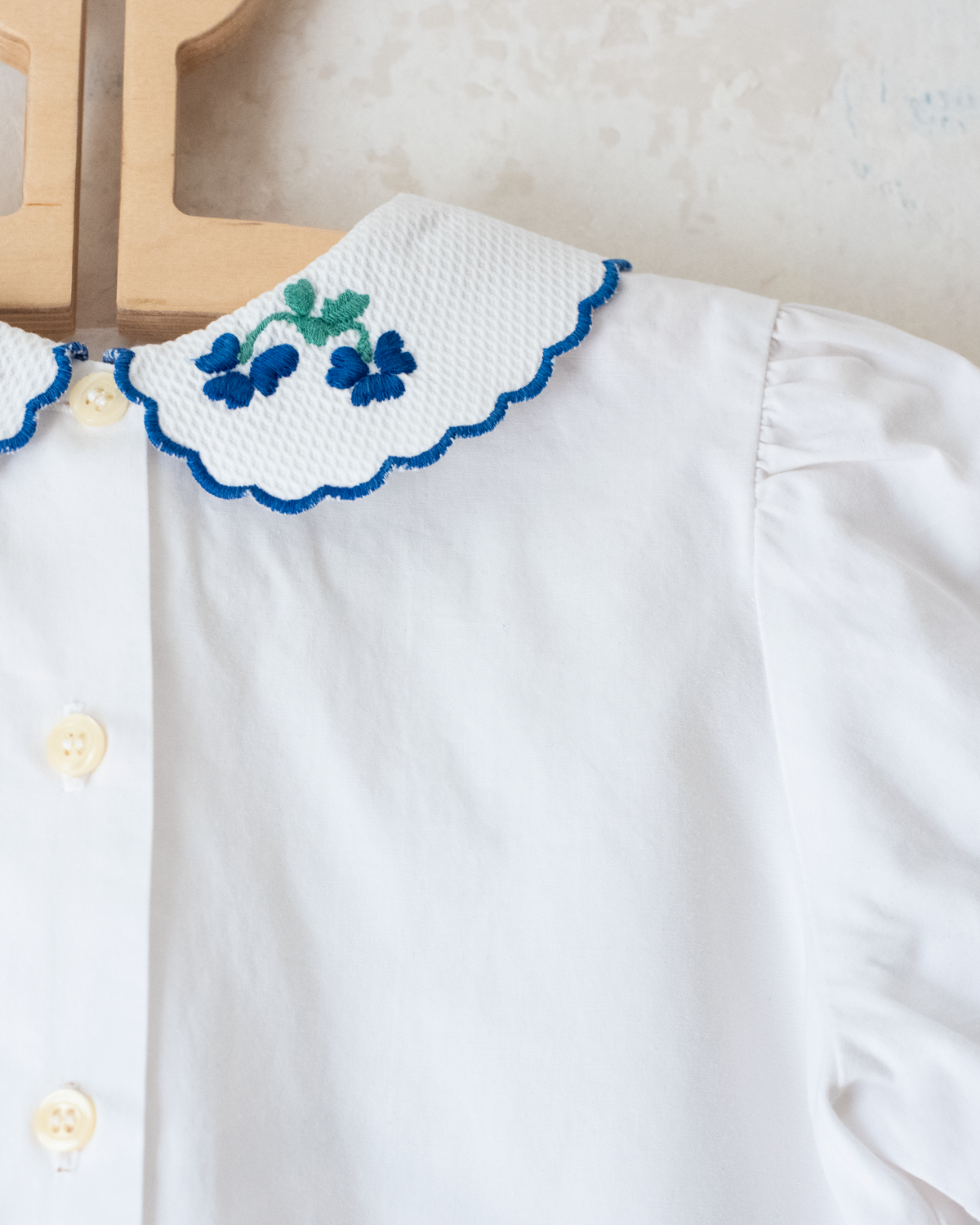 White button-down shirt with embroidered collar | 5-6 years