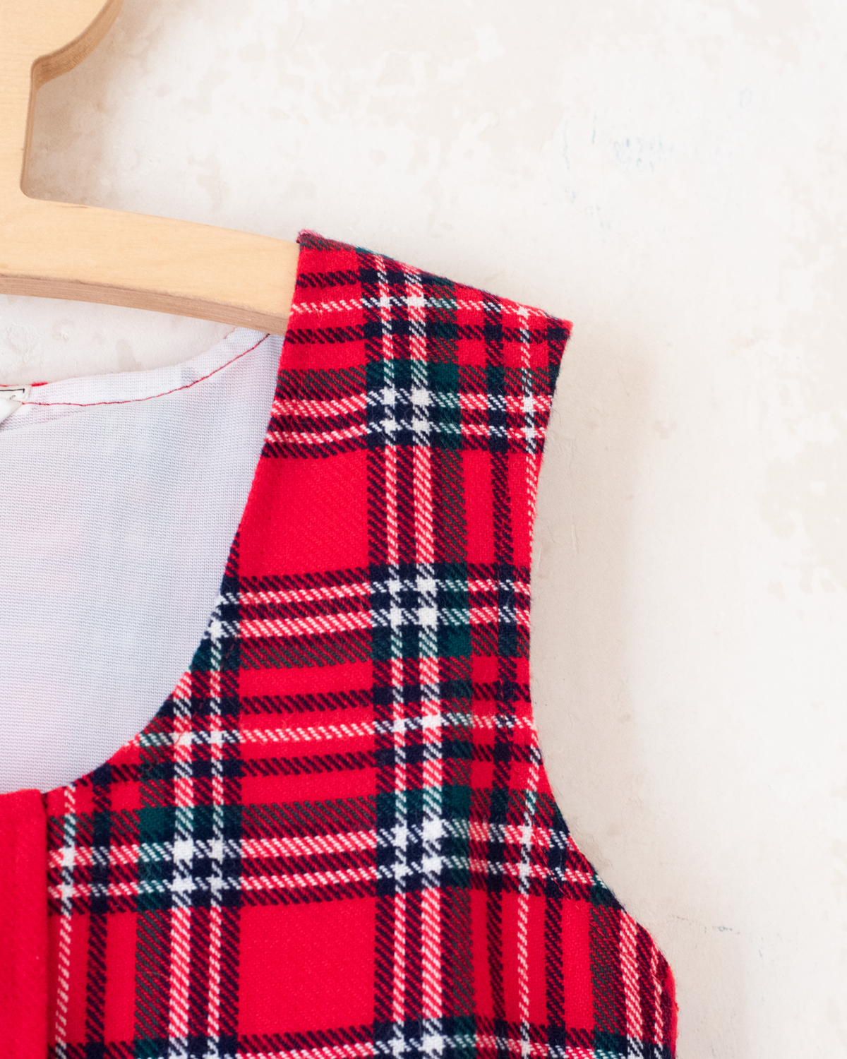 Red French plaid pinafore from the seventies | 7-8 years