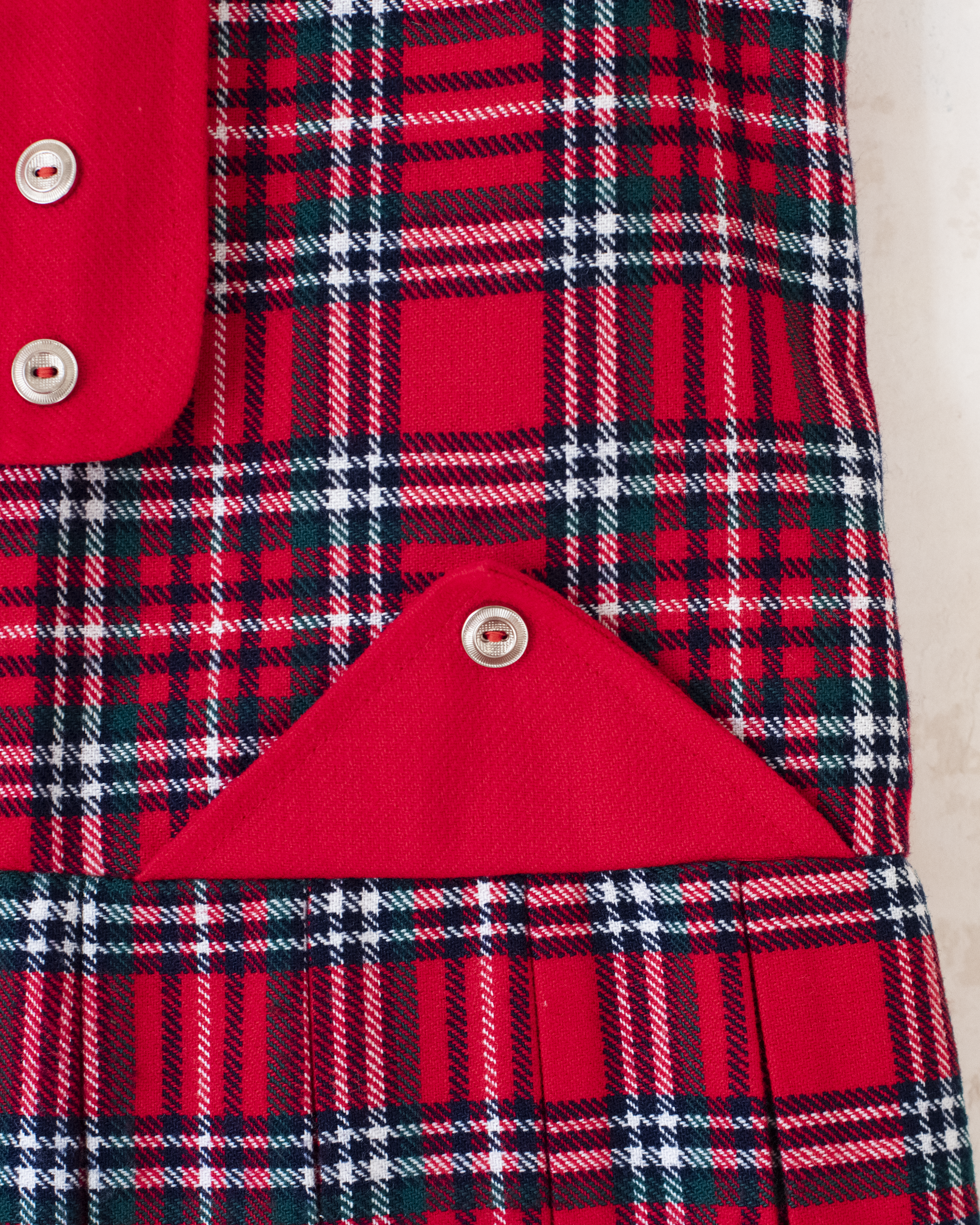 סרפן אדום צרפתי משובץ מהסבנטיז | 7-8 שנים