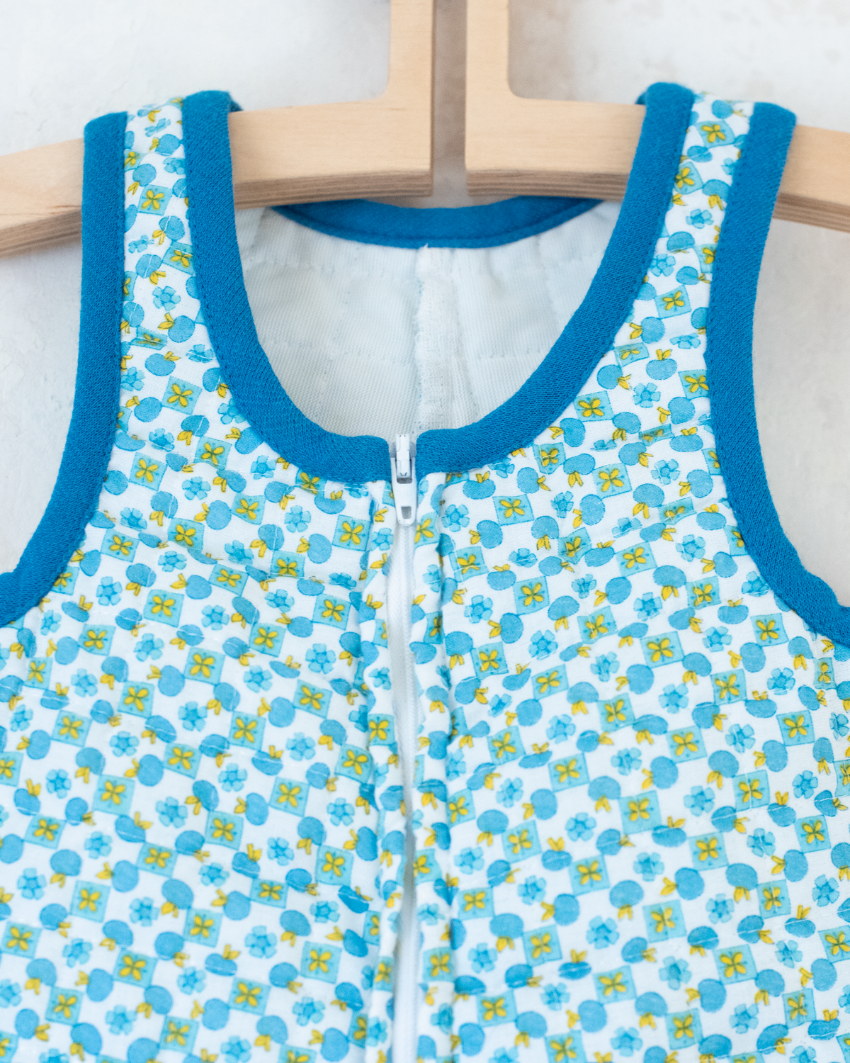 Sixties overalls with apple | 6-9 months