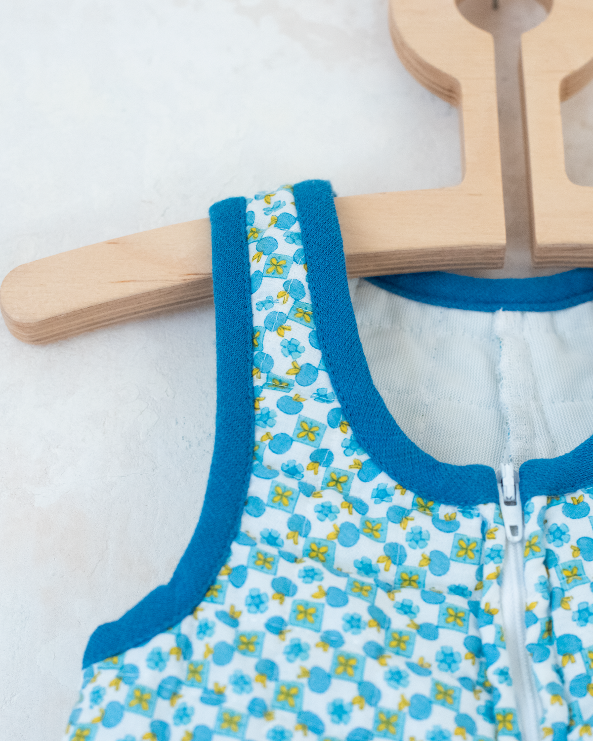 Sixties overalls with apple | 6-9 months