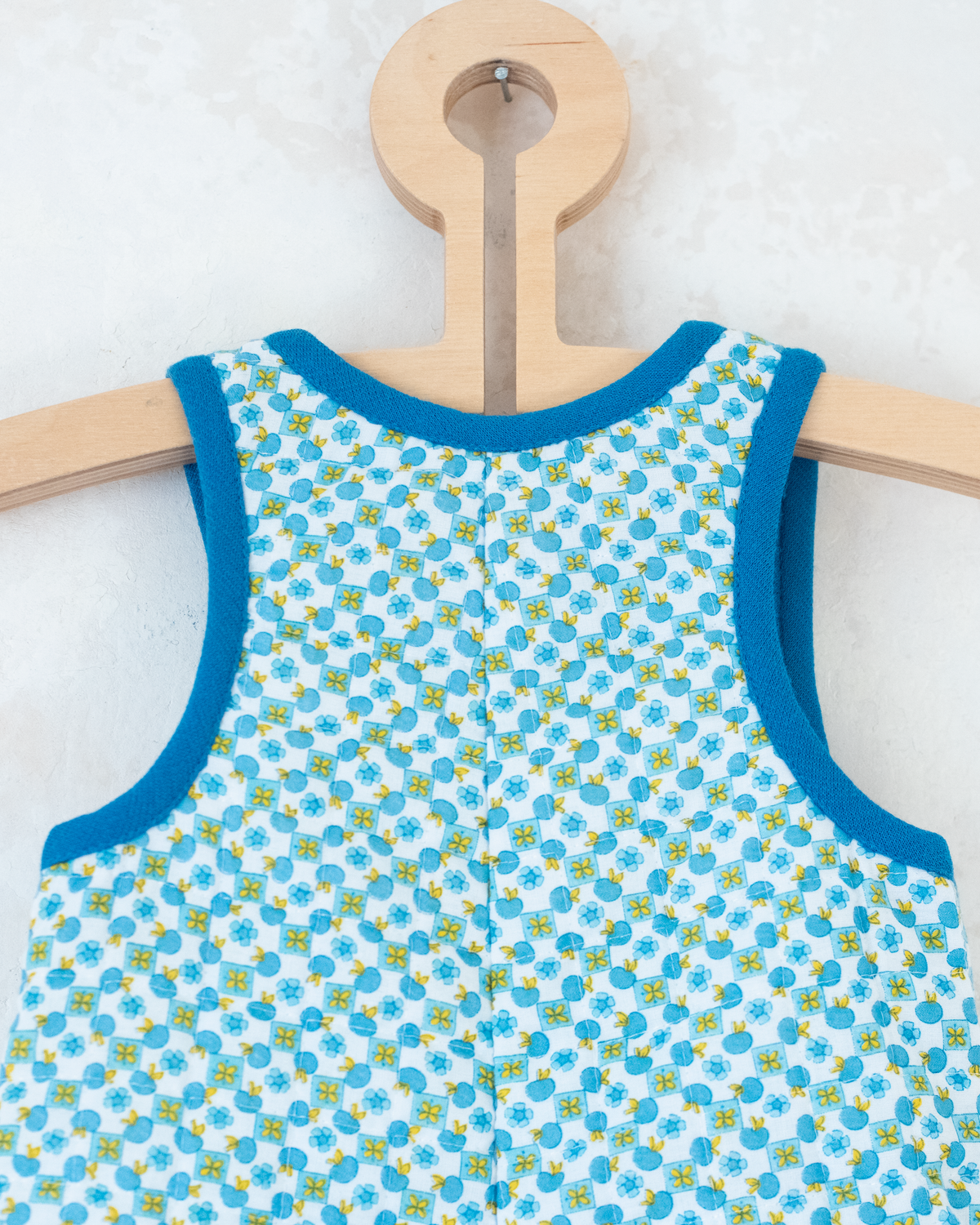 Sixties overalls with apple | 6-9 months