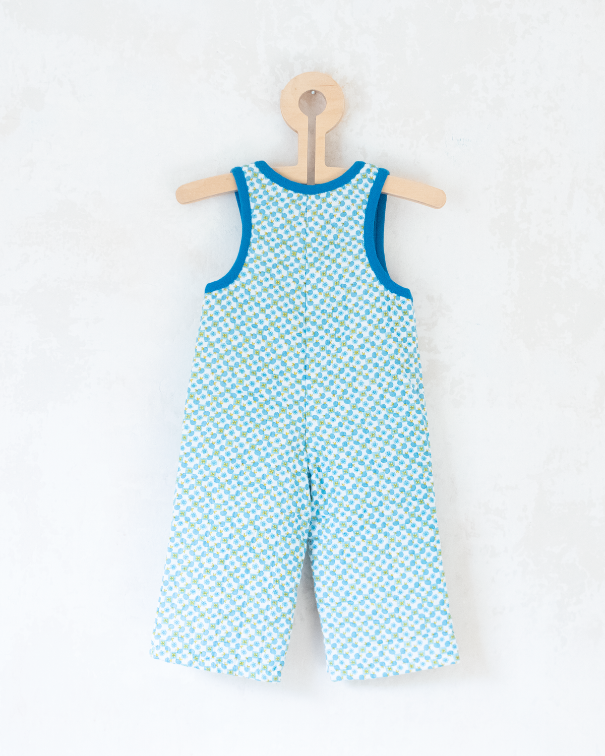 Sixties overalls with apple | 6-9 months