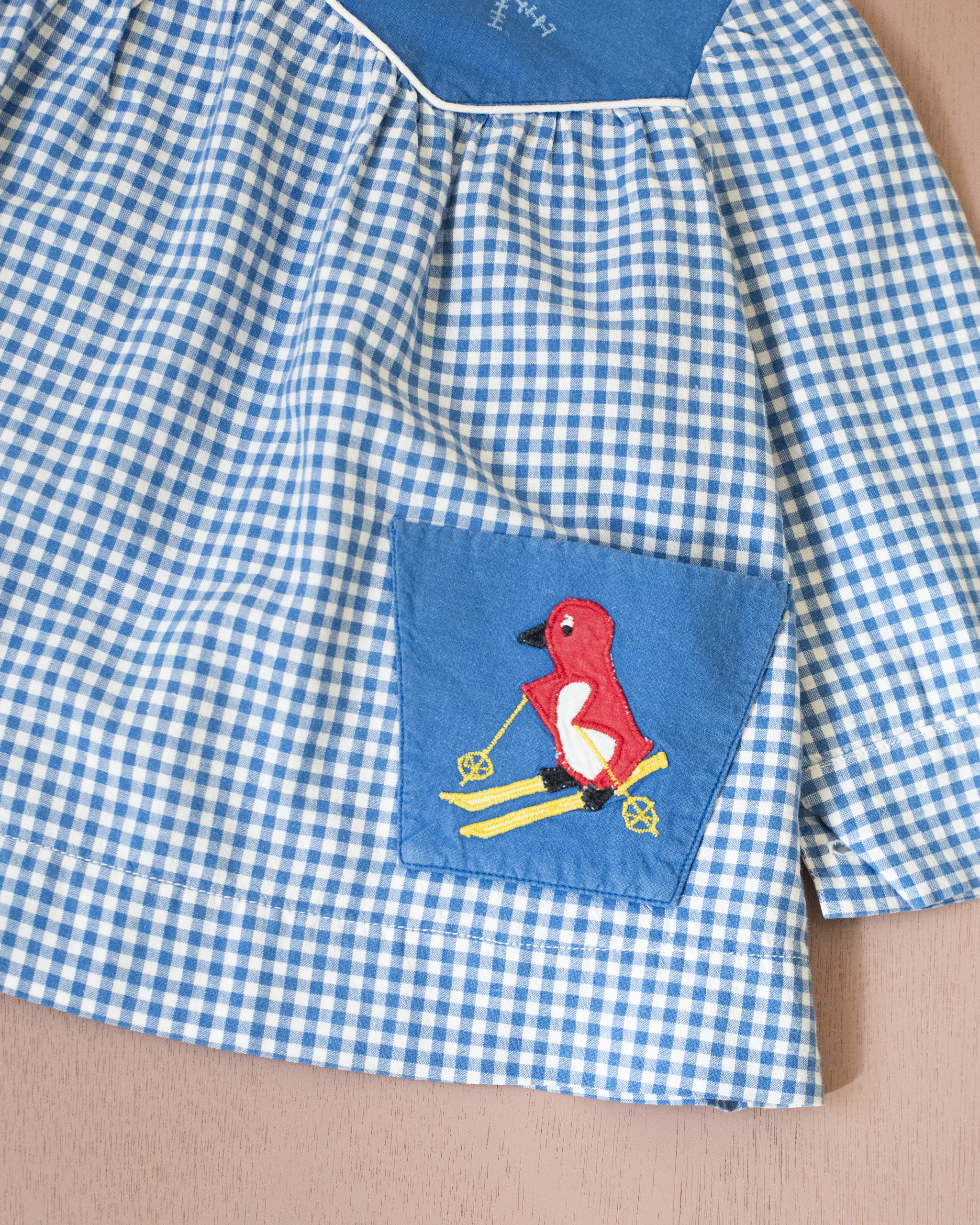 חולצה משובצת מהסיקסטיז עם פינגוונים גולשים סקי | 2-3 שנים