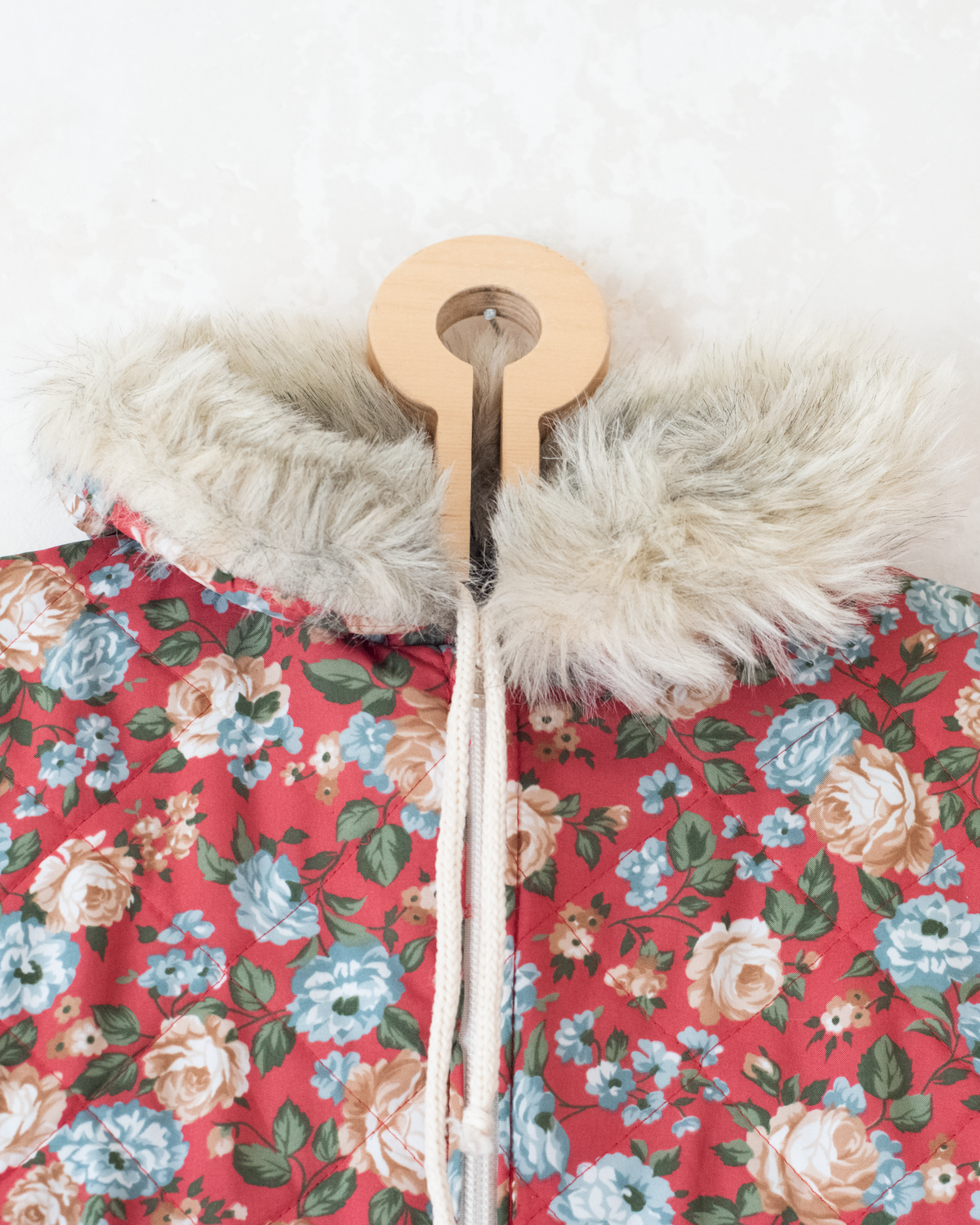 Floral snowsuit with a fur hood | 12-18 months