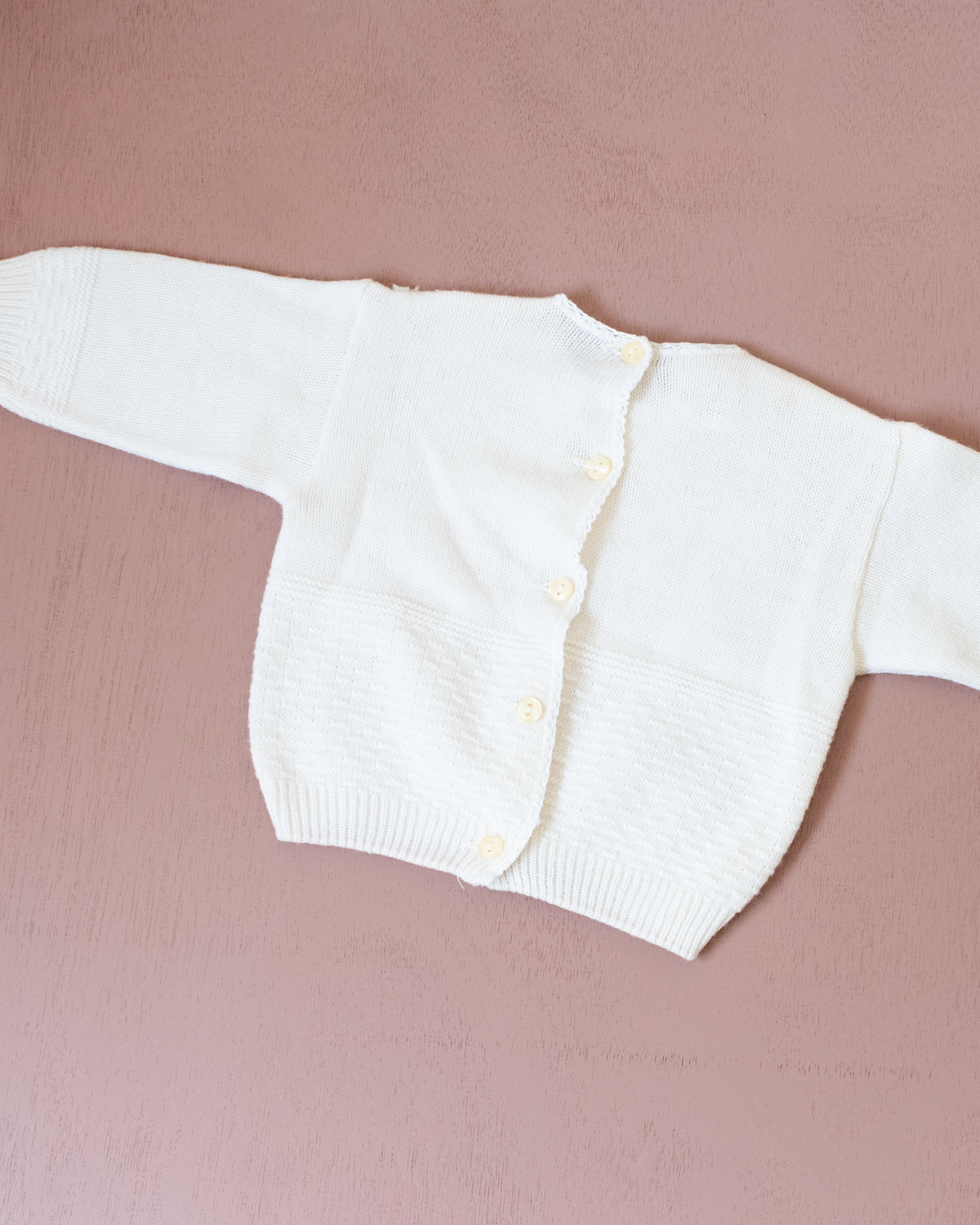 White sweater with snowy view on the collar | 3-6 months