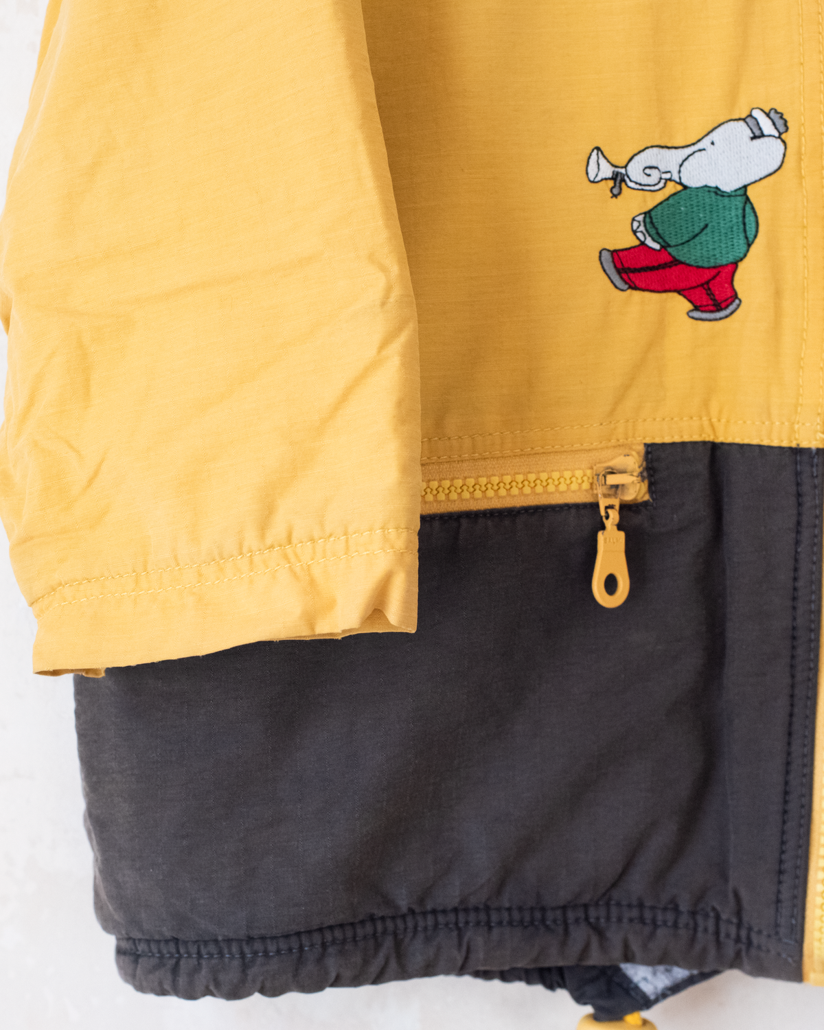 Brown and yellow jacket with embroideries of the King in Bubber | 5-6 years
