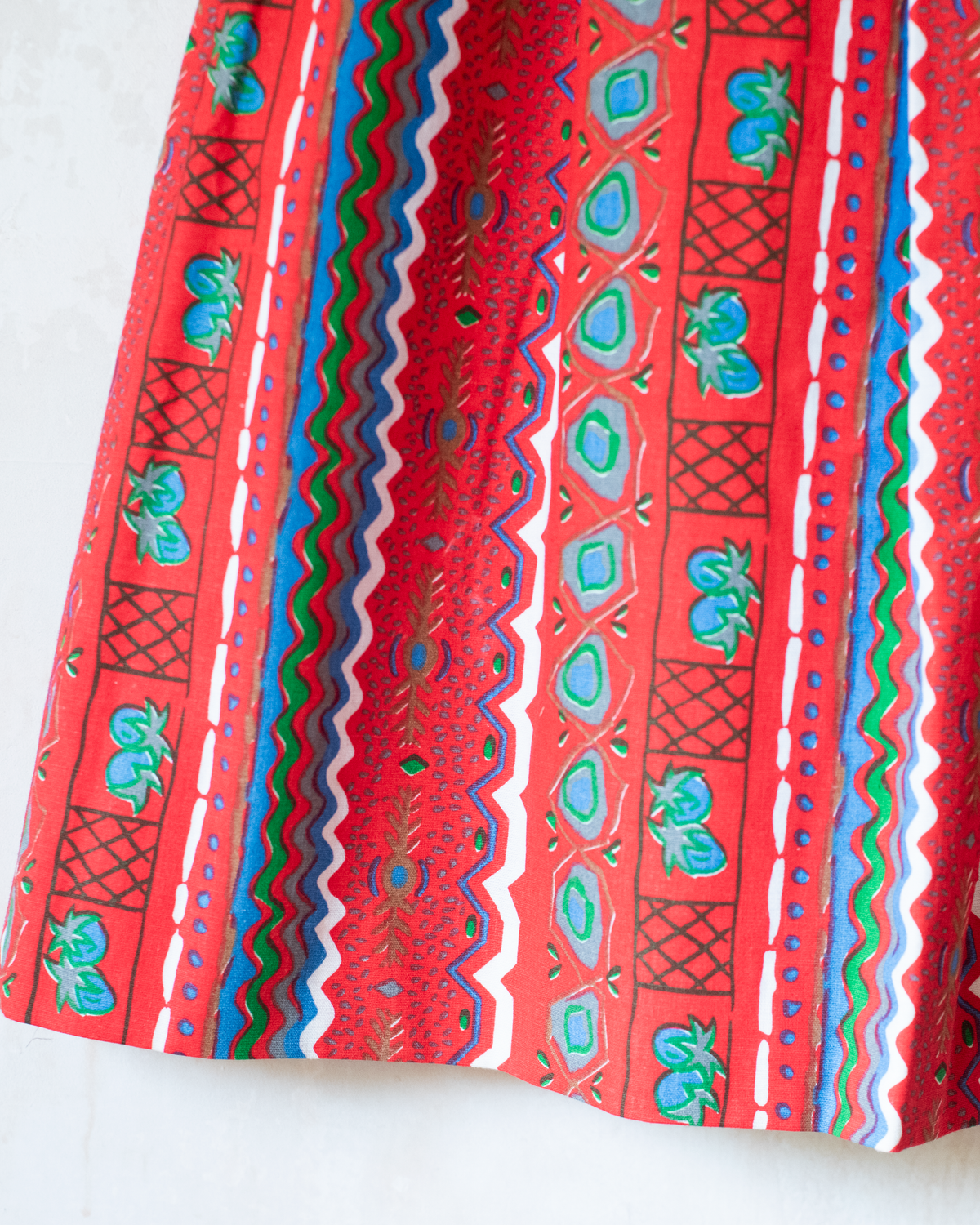 Red printed dress with wide collar | Spanish Deadstock | 5-6 years