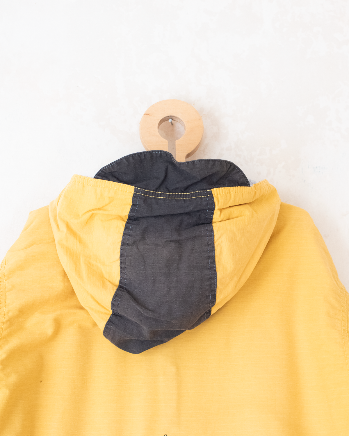 Brown and yellow jacket with embroideries of the King in Bubber | 5-6 years
