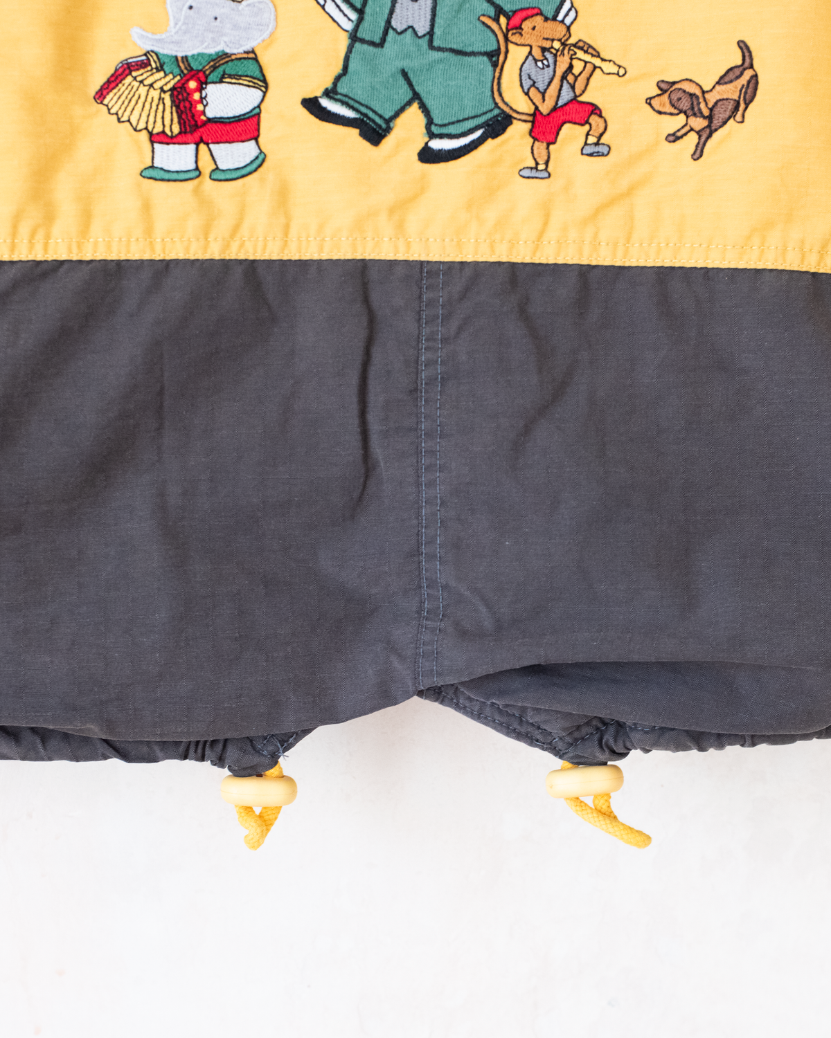 Brown and yellow jacket with embroideries of the King in Bubber | 5-6 years