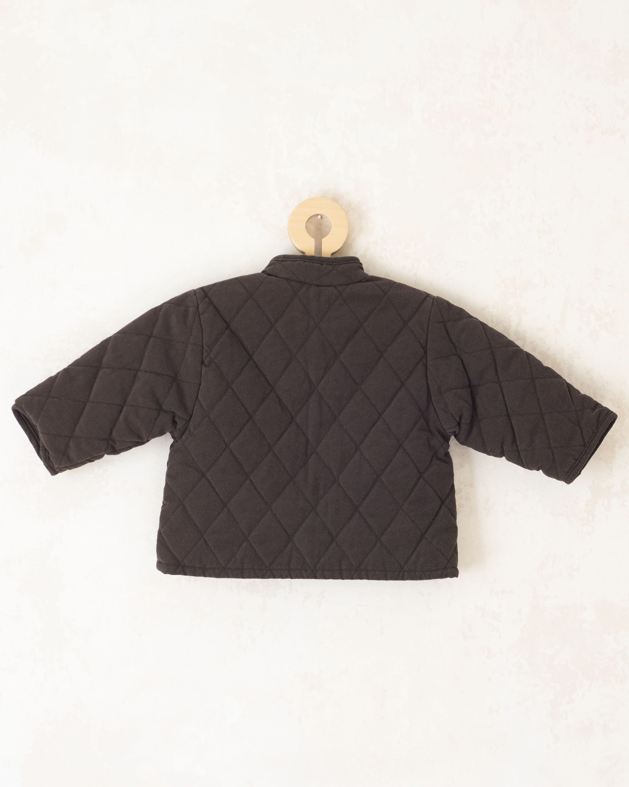 ז׳קט קווילט חום עם רקמה של המלך בבר | 12-18 חודשים