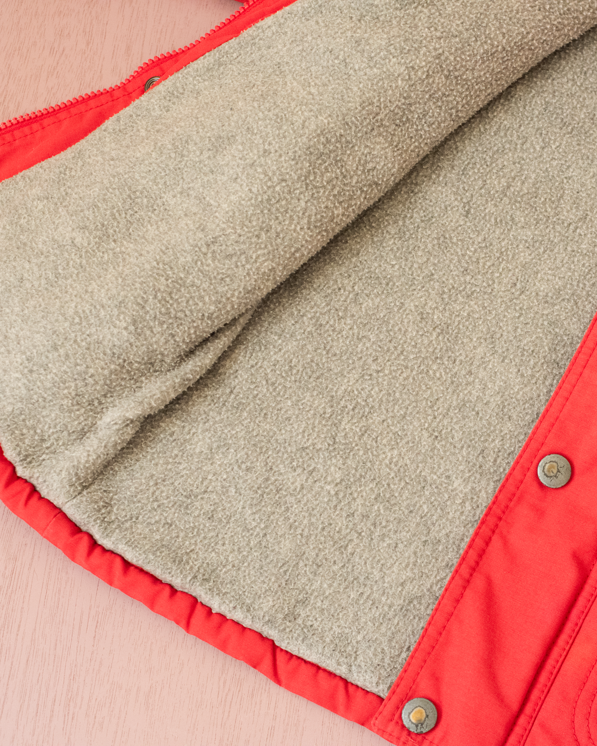 Red coat with Tintin embroidery | 5-6 years