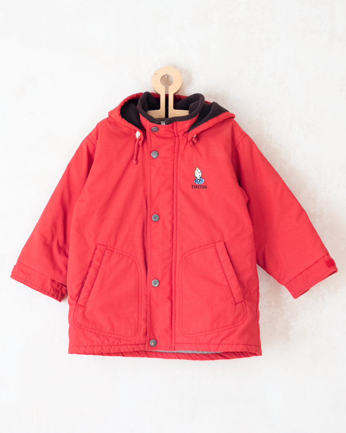 Red coat with Tintin embroidery | 5-6 years