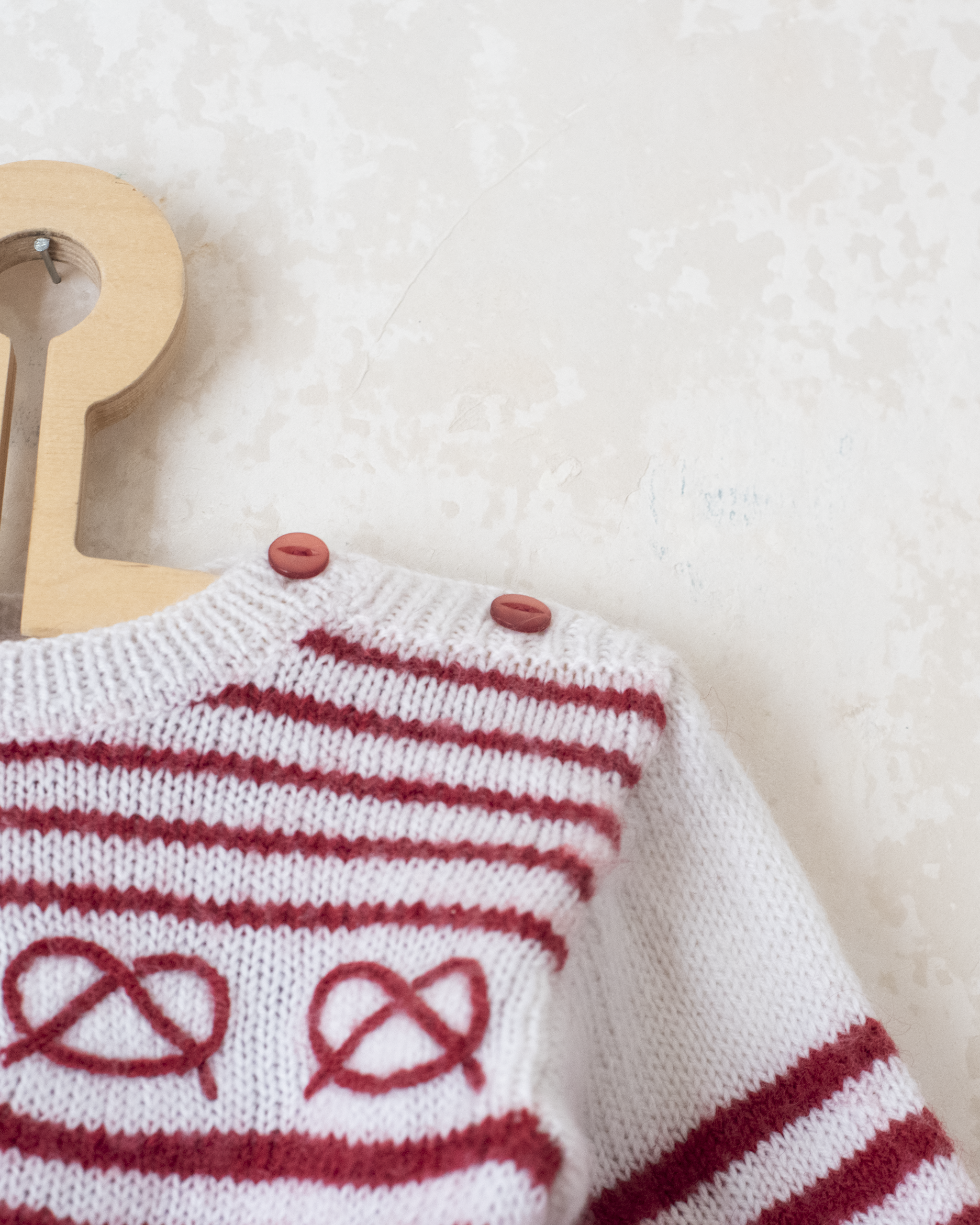 סוודר צמר עם פסים ופרעצלים | 12-18 חודשים