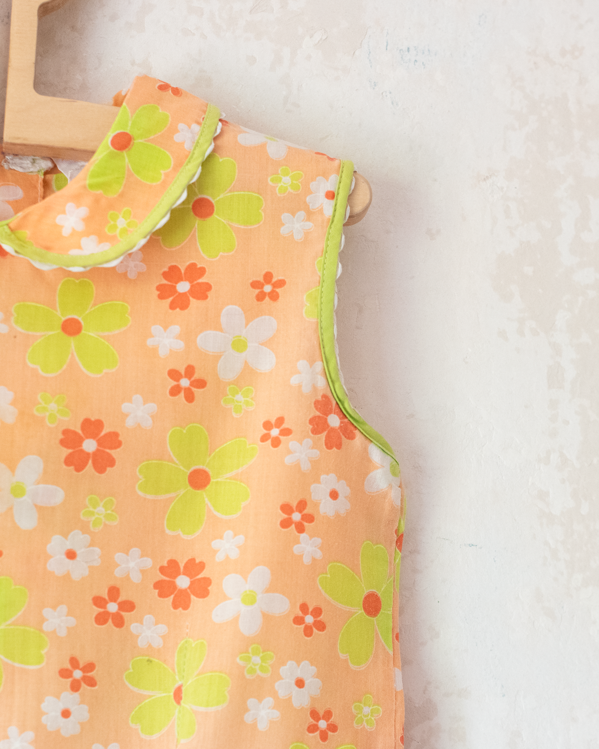 Seventies floral dress in shades of orange | 2-3 years