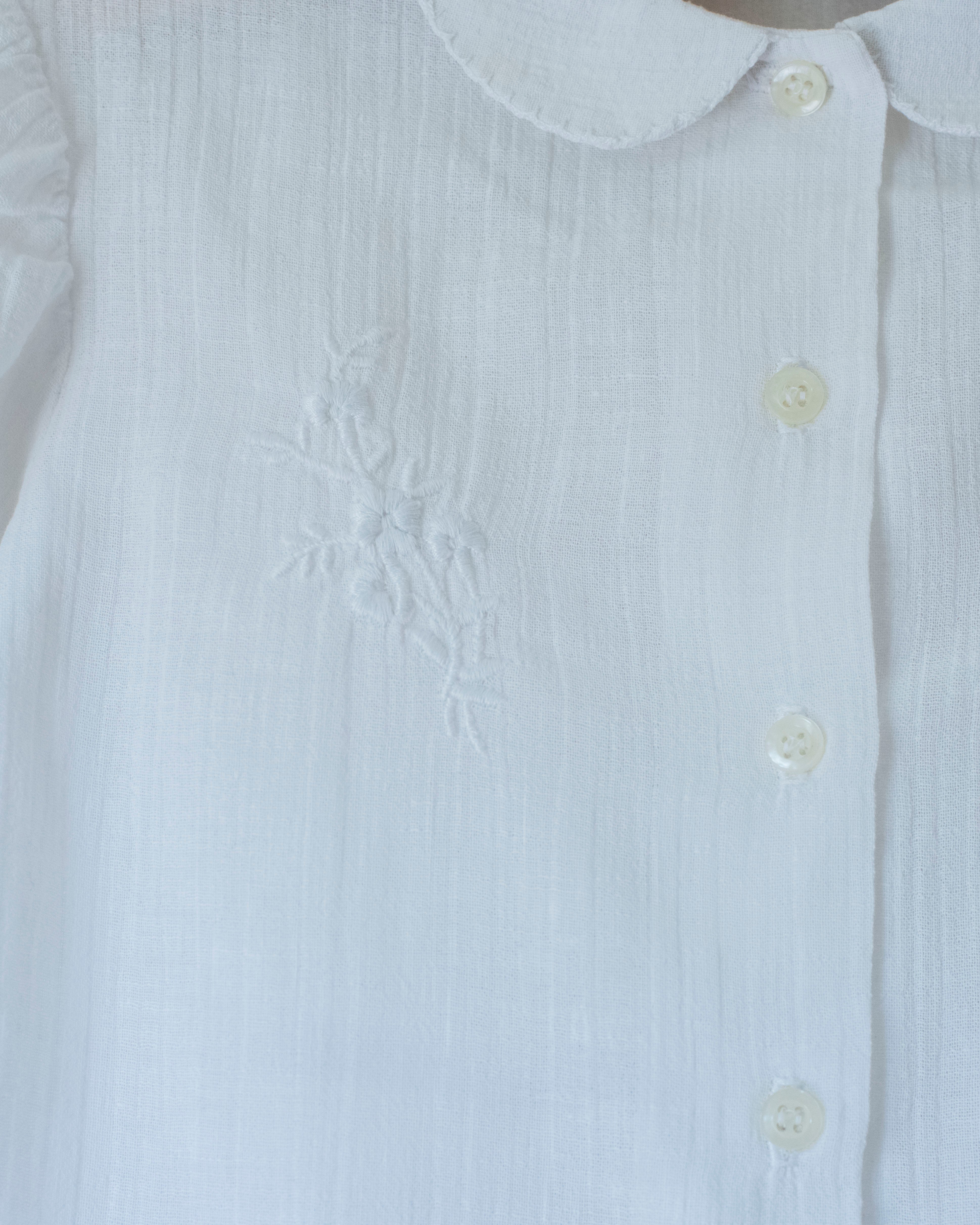 חולצה מכופתרת עם פרחים לבנים רקומים | 8-9 שנים
