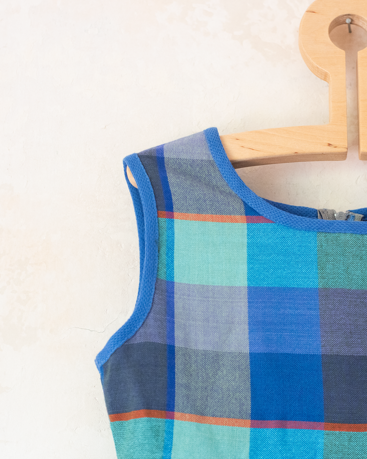 Plaid dress with tree embroidery | French deadstock from the 70s | 7-8 years