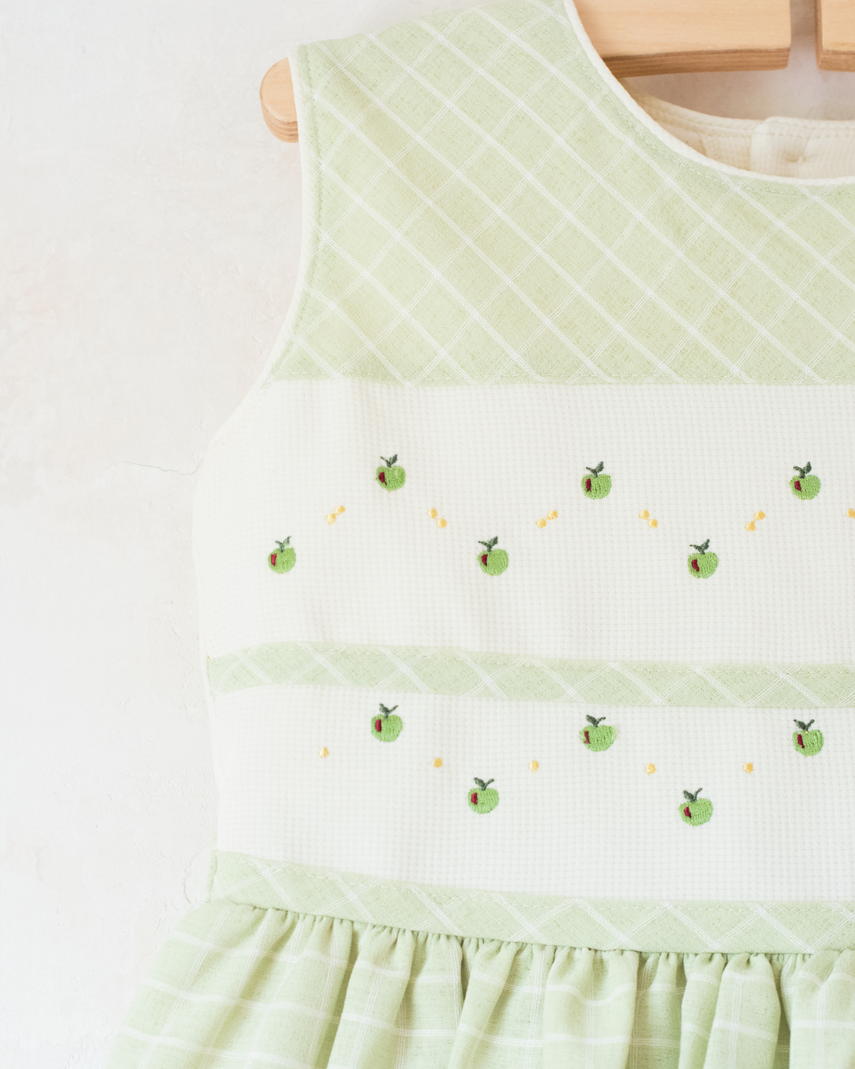 Green plaid dress with apple embroidery | Spanish deadstock | 6-7 years
