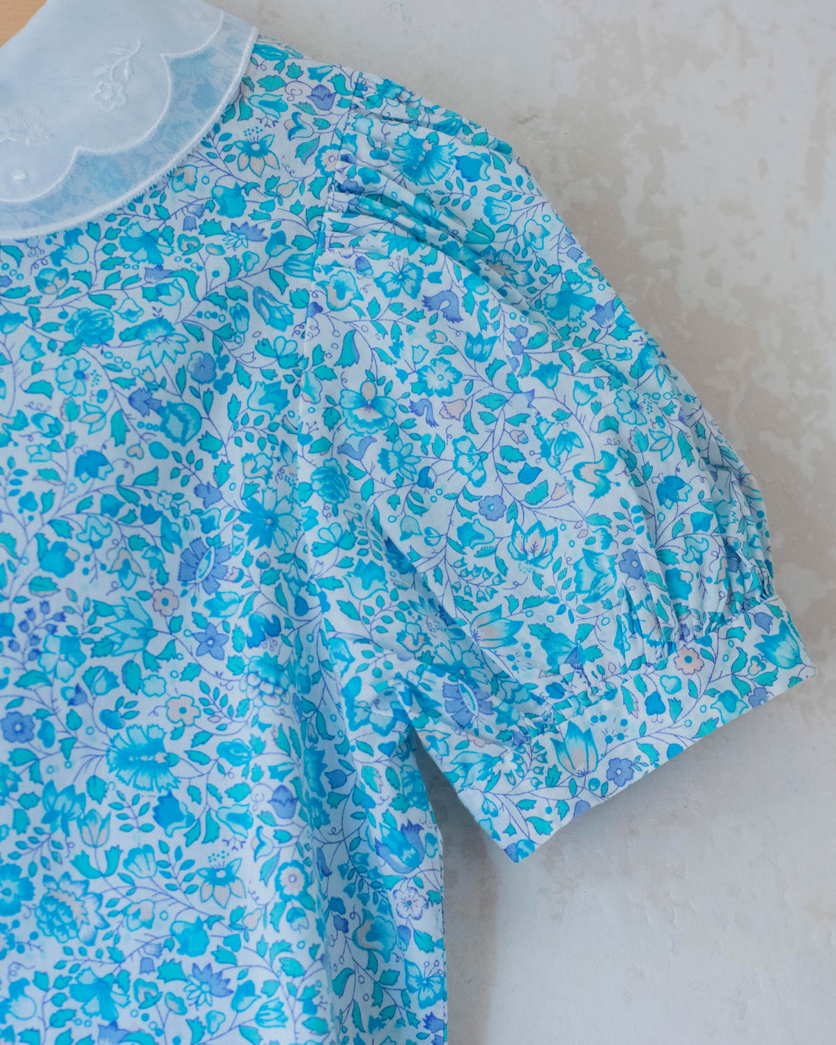 Floral shirt and skirt in shades of light blue | 10-11 years