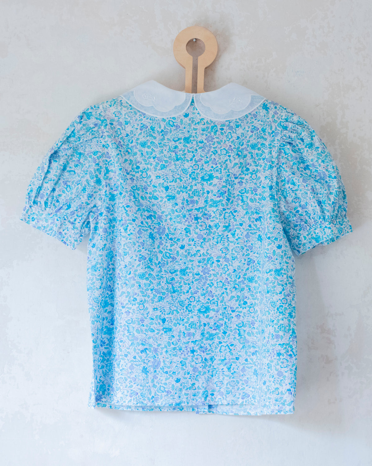 Floral shirt and skirt in shades of light blue | 10-11 years