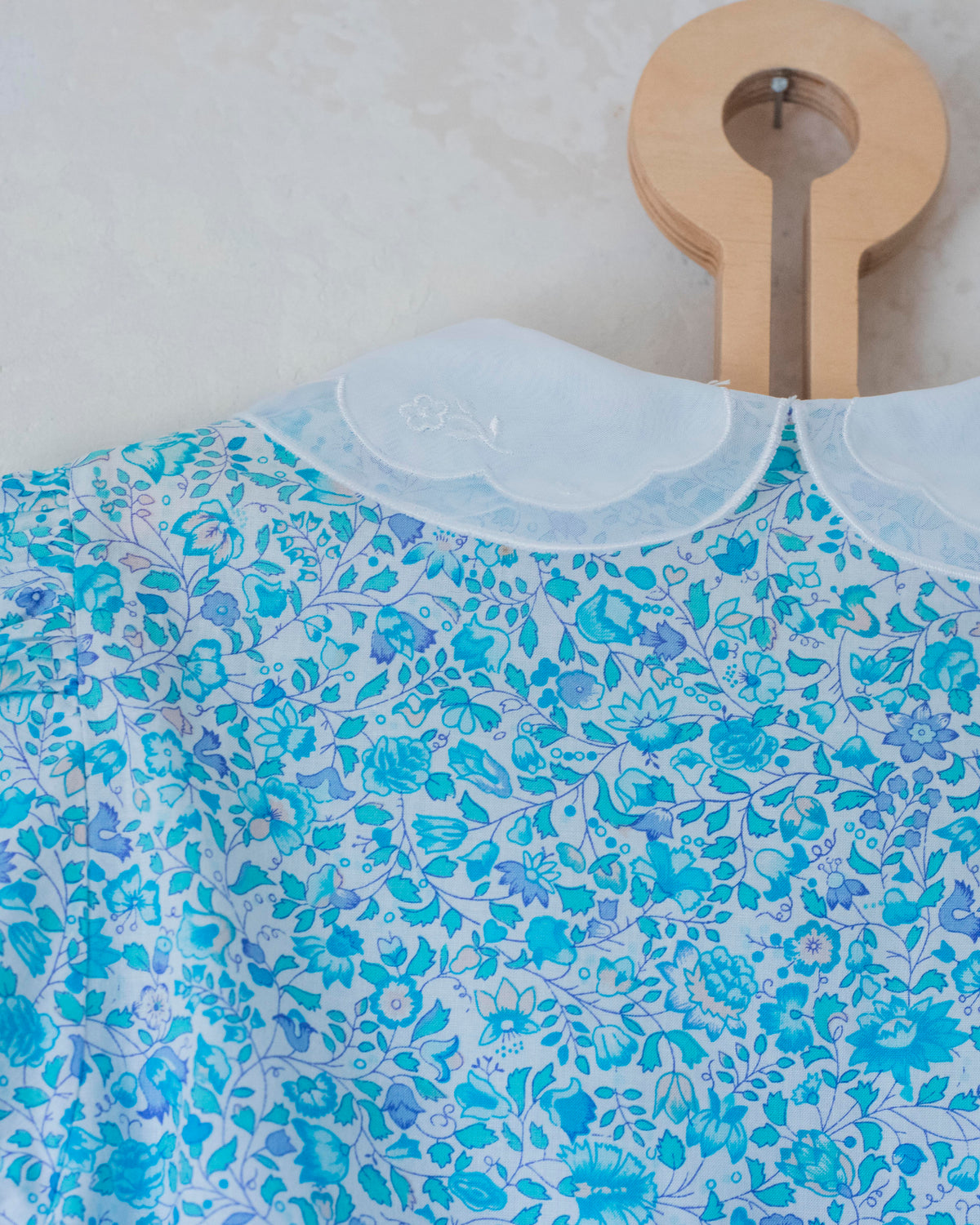 Floral shirt and skirt in shades of light blue | 10-11 years
