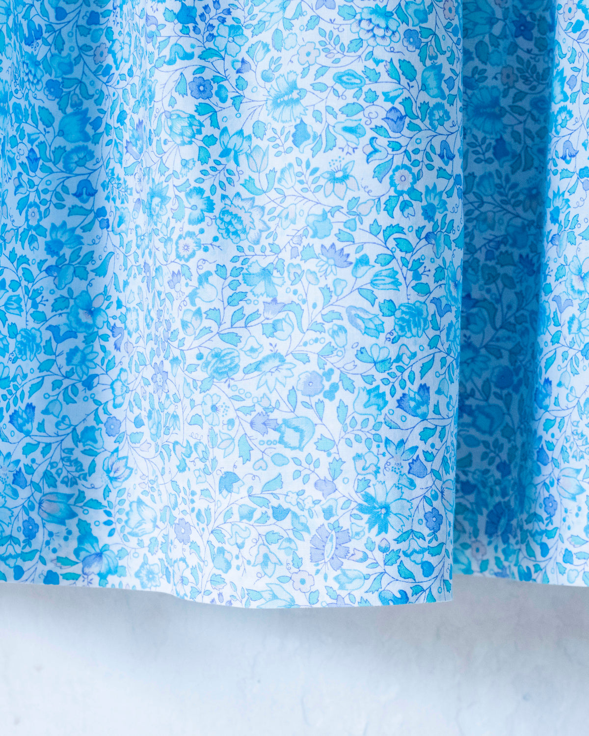 Floral shirt and skirt in shades of light blue | 10-11 years