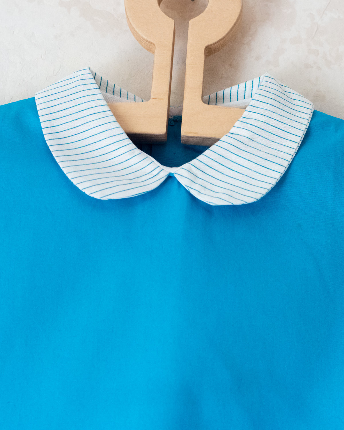 Light blue dress with adult embroidery and pipe | French dead stock | 18-24 months