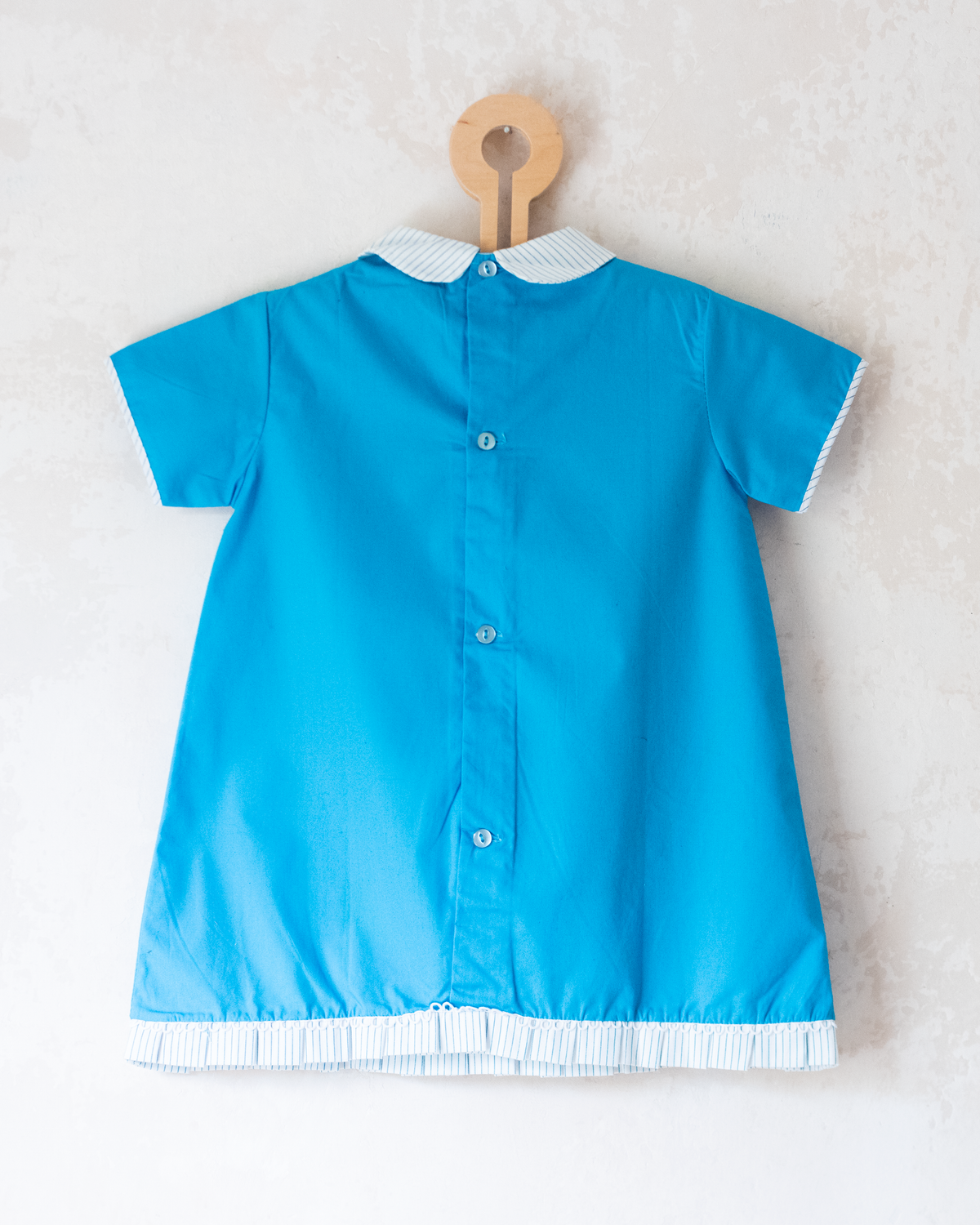 Light blue dress with adult embroidery and pipe | French dead stock | 18-24 months
