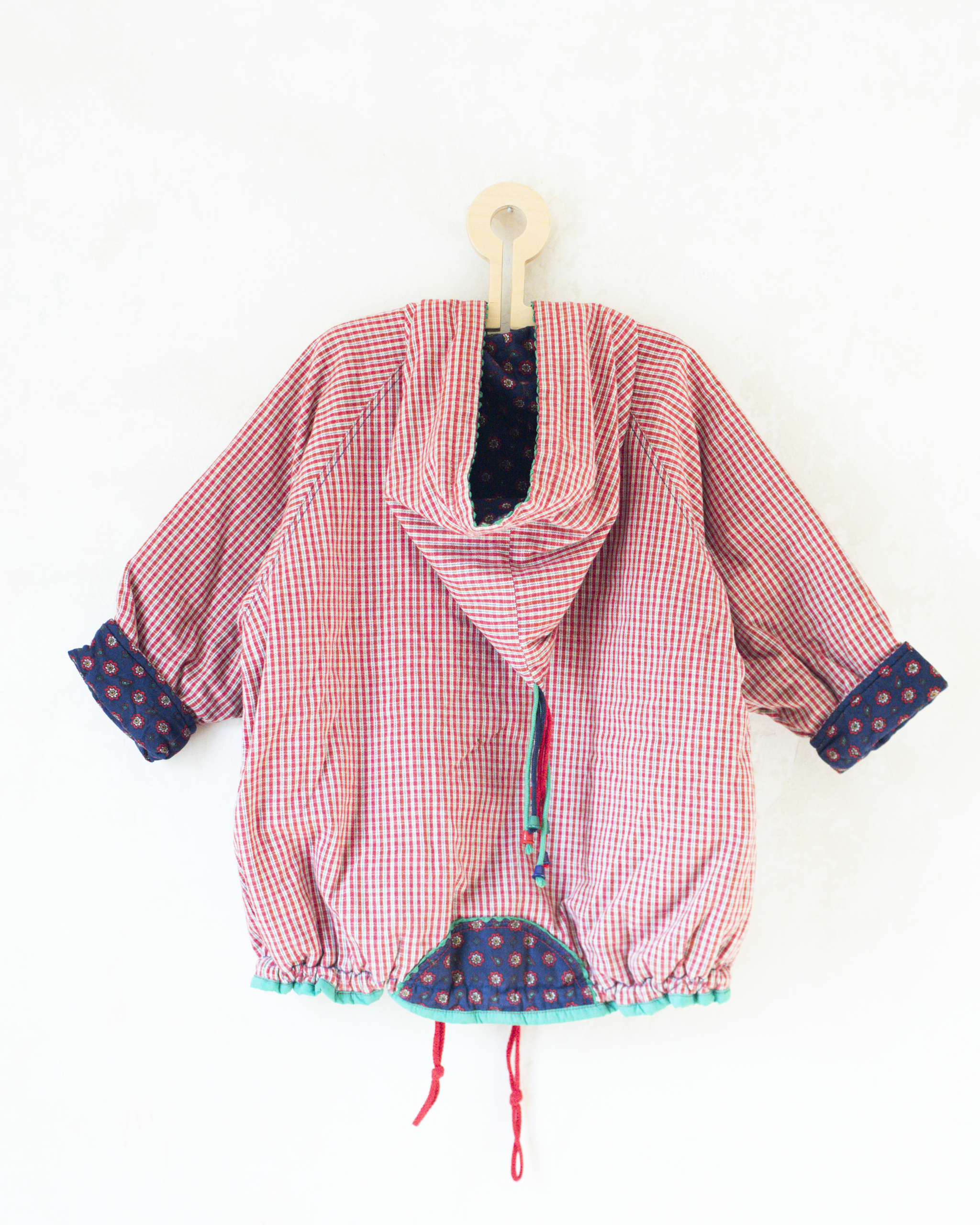 ז׳קט משובץ עם פרחים וכובע מחודד | 5-6 שנים