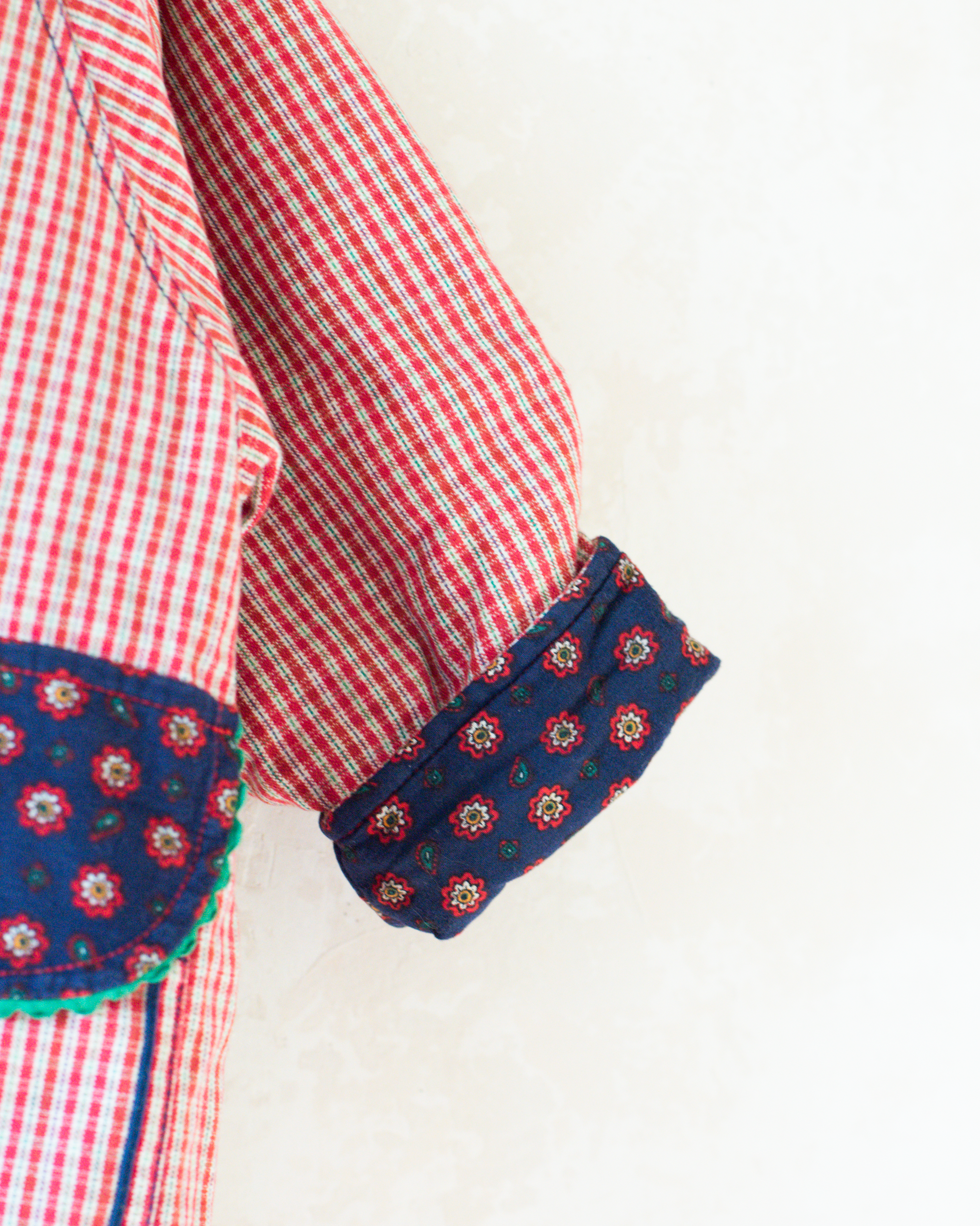 ז׳קט משובץ עם פרחים וכובע מחודד | 5-6 שנים