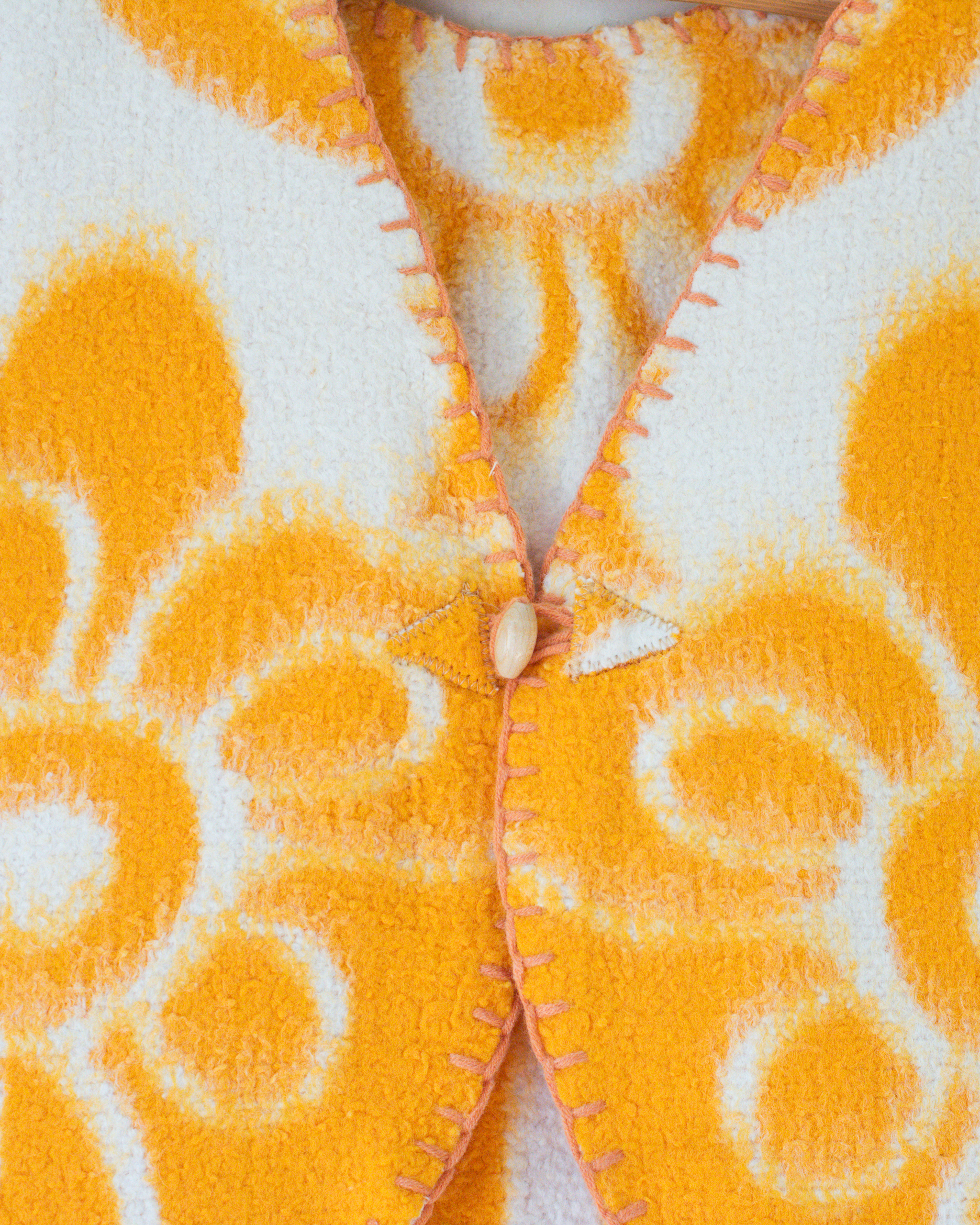 אפודת צמר ממוחדשת פרחונית | 4-5 שנים