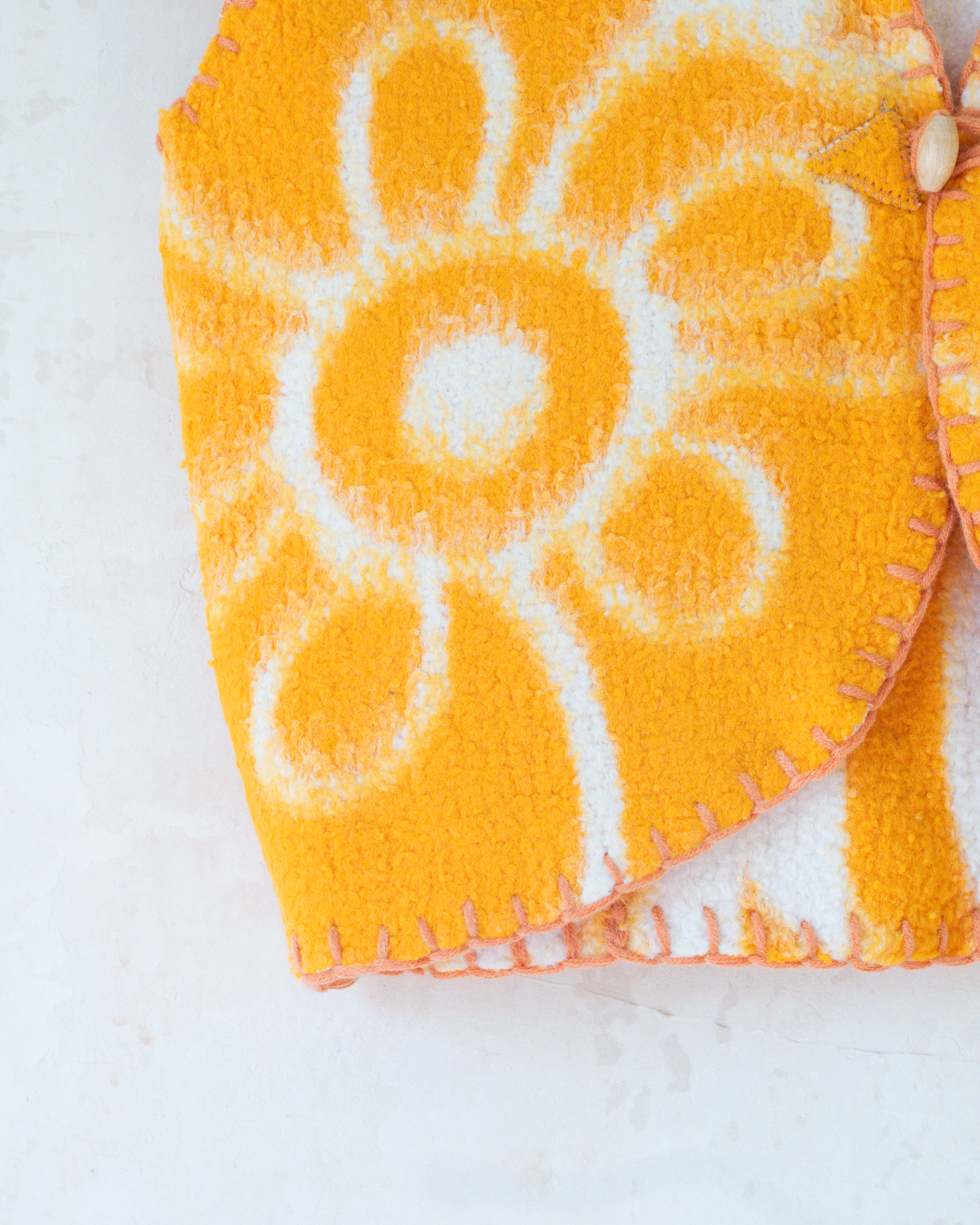 אפודת צמר ממוחדשת פרחונית | 4-5 שנים