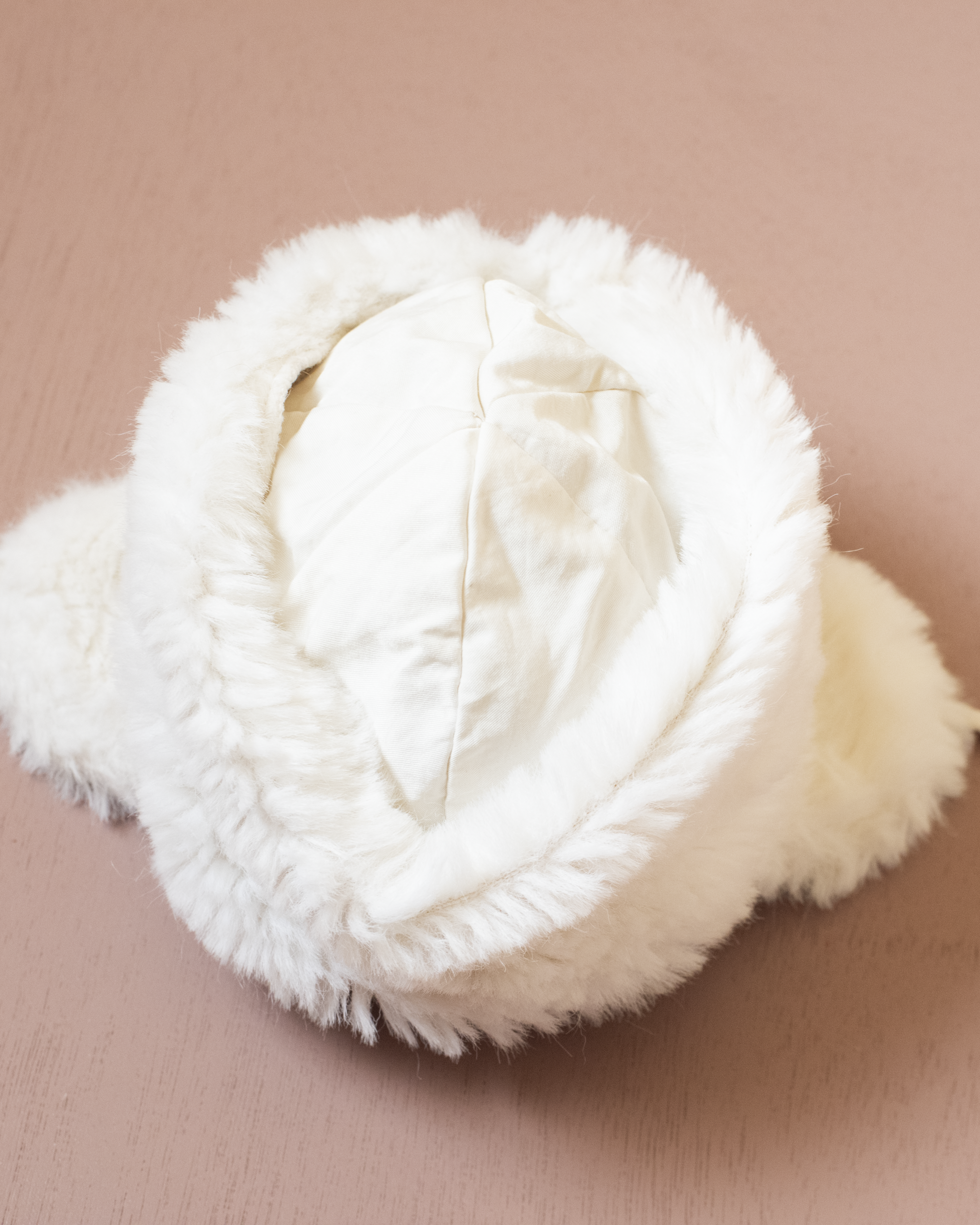 כובע פרווה לבן מבית איב סאן לורן | 6-12 חודשים