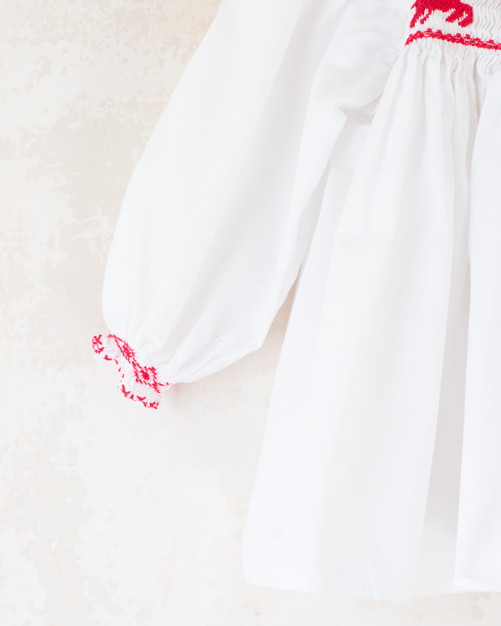 חולצה לבנה עם איילים אדומים רקומים | 18-24 חודשים