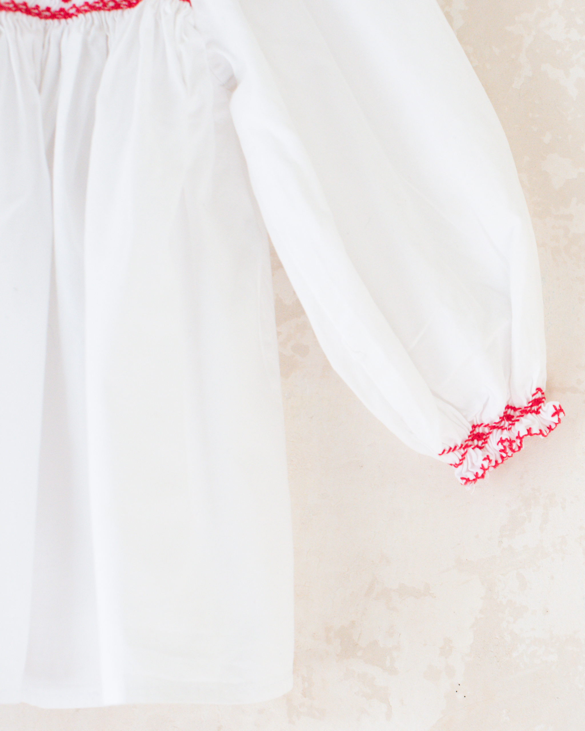 חולצה לבנה עם איילים אדומים רקומים | 18-24 חודשים